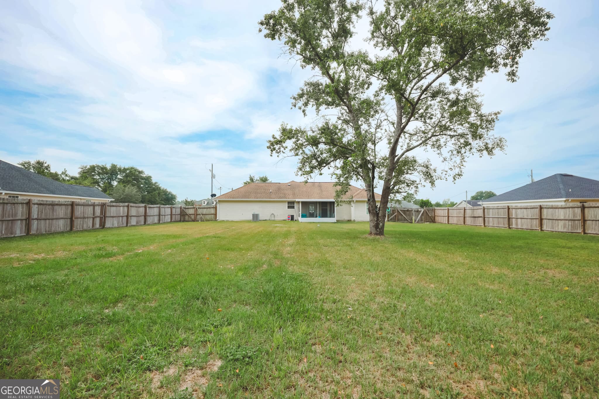 3 bedroom, 2 bathroom, 1,327 sq ft single family residence for sale at 4063 Meadow Circle, Blackshear, GA 31516 — photo 5