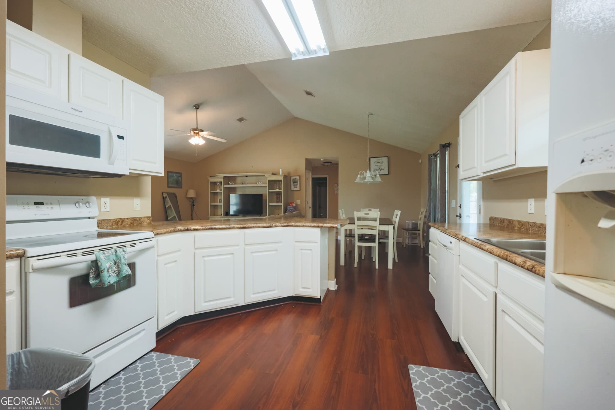 3 bedroom, 2 bathroom, 1,327 sq ft single family residence for sale at 4063 Meadow Circle, Blackshear, GA 31516 — photo 10