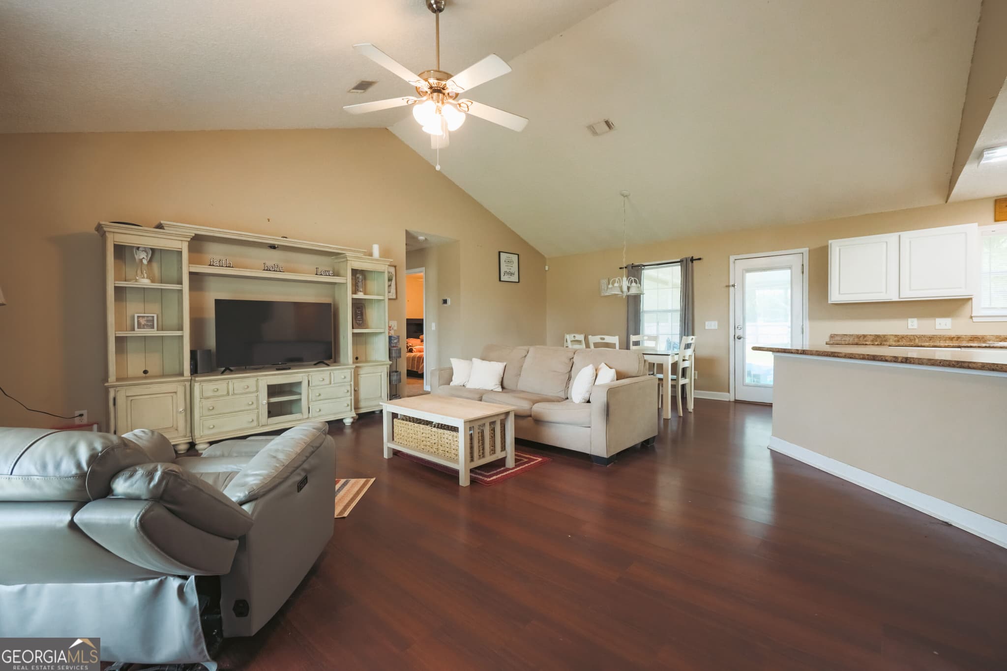 3 bedroom, 2 bathroom, 1,327 sq ft single family residence for sale at 4063 Meadow Circle, Blackshear, GA 31516 — photo 8