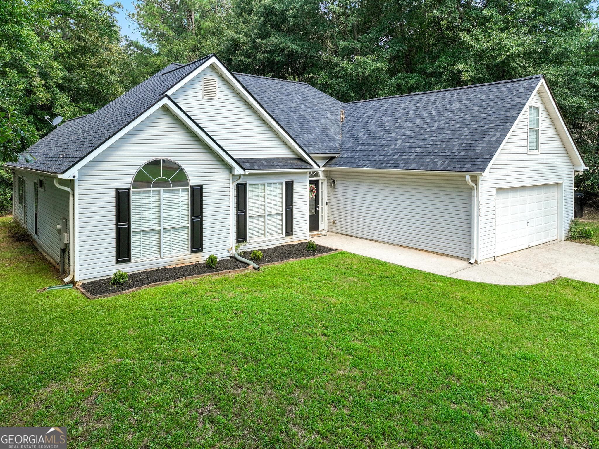 4 bedroom, 2 bathroom, 1,956 sq ft single family residence for sale at 420 Ray Way, Jenkinsburg, GA 30234 — photo 4