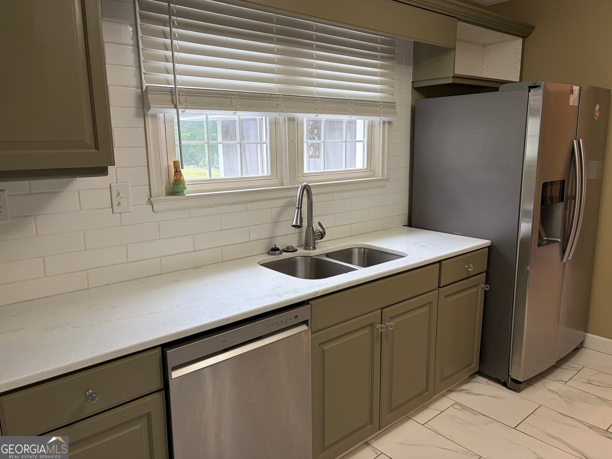 4 bedroom, 2.5 bathroom, 2,593 sq ft single family residence for sale at 323 Trammell Street, Calhoun, GA 30701 — photo 9