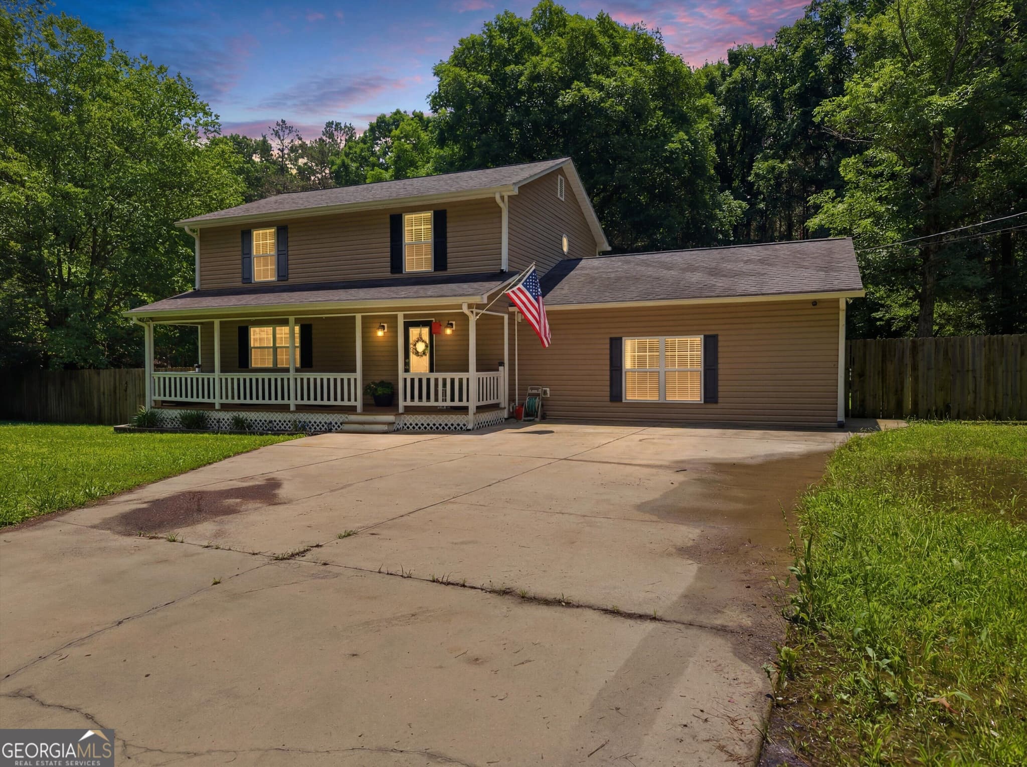 4 bedroom, 3.5 bathroom, 2,598 sq ft single family residence for rent at 117 S Forest Road, Chickamauga, GA 30707 for $2,700 a month — photo 2