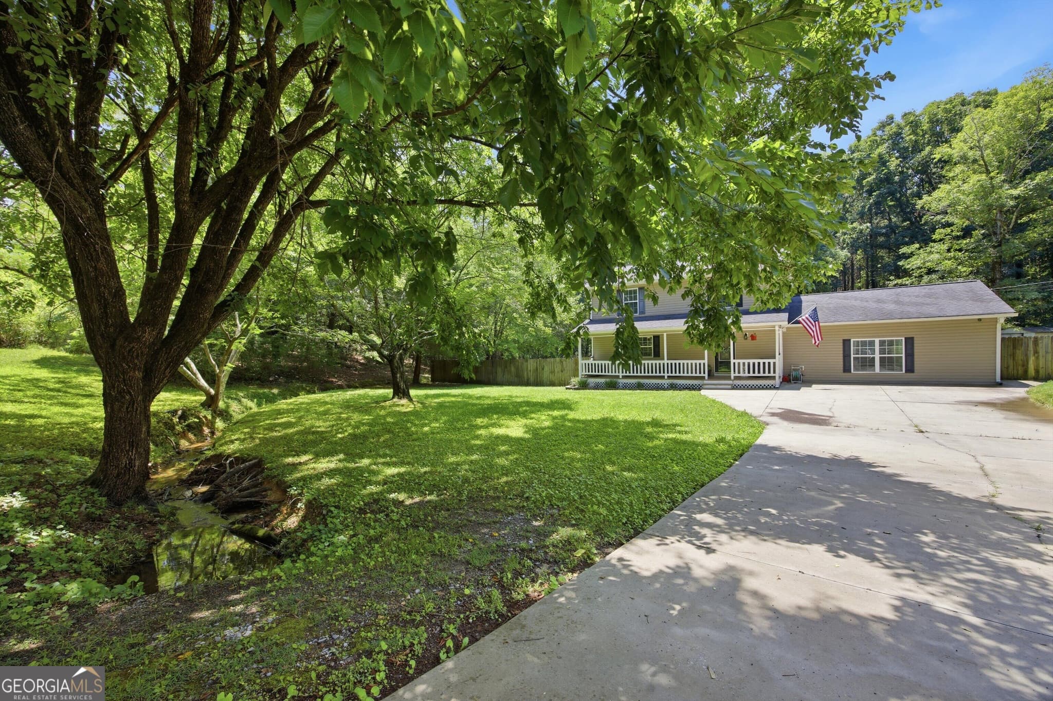 4 bedroom, 3.5 bathroom, 2,598 sq ft single family residence for rent at 117 S Forest Road, Chickamauga, GA 30707 for $2,700 a month — photo 3
