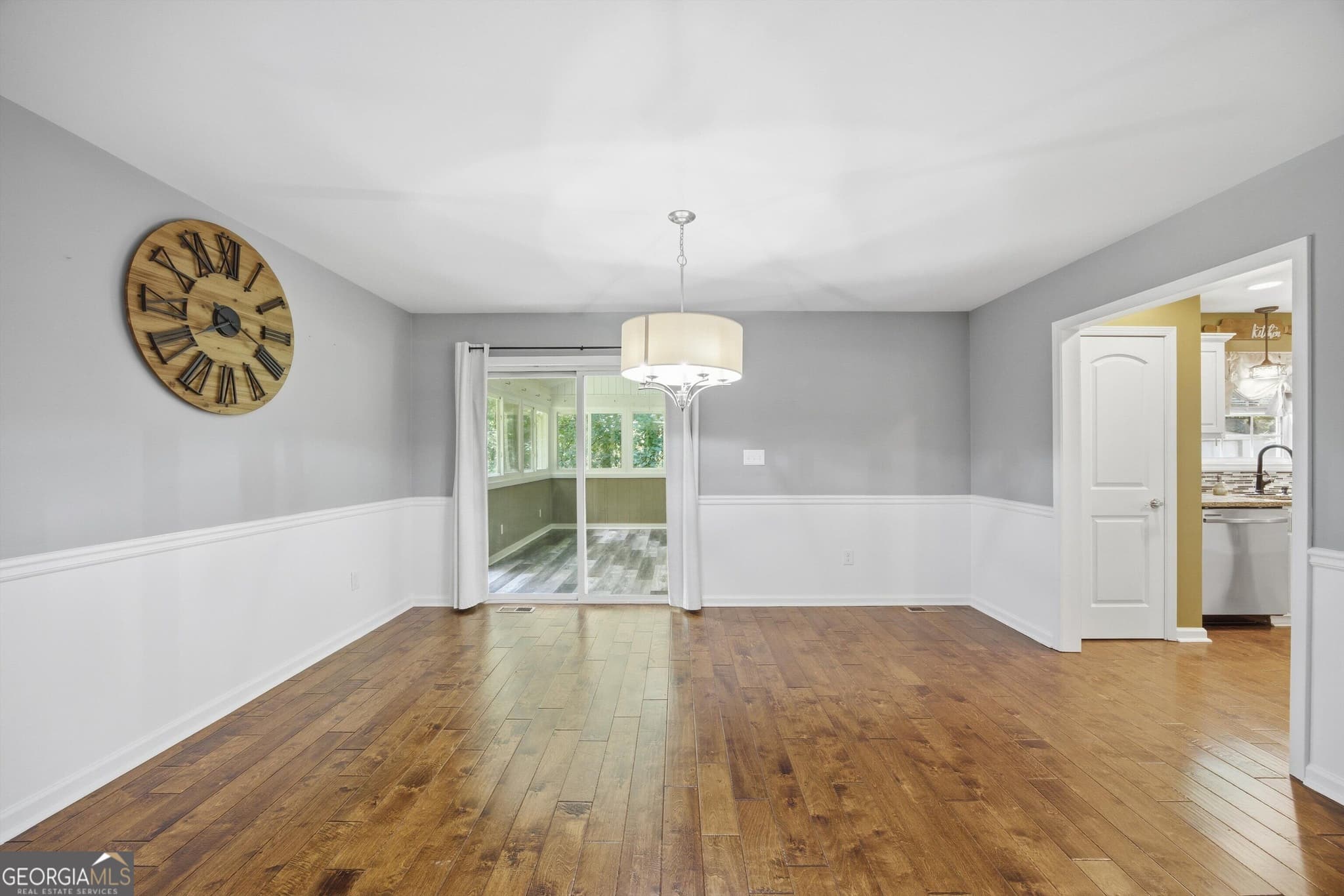 4 bedroom, 3.5 bathroom, 2,598 sq ft single family residence for rent at 117 S Forest Road, Chickamauga, GA 30707 for $2,700 a month — photo 10