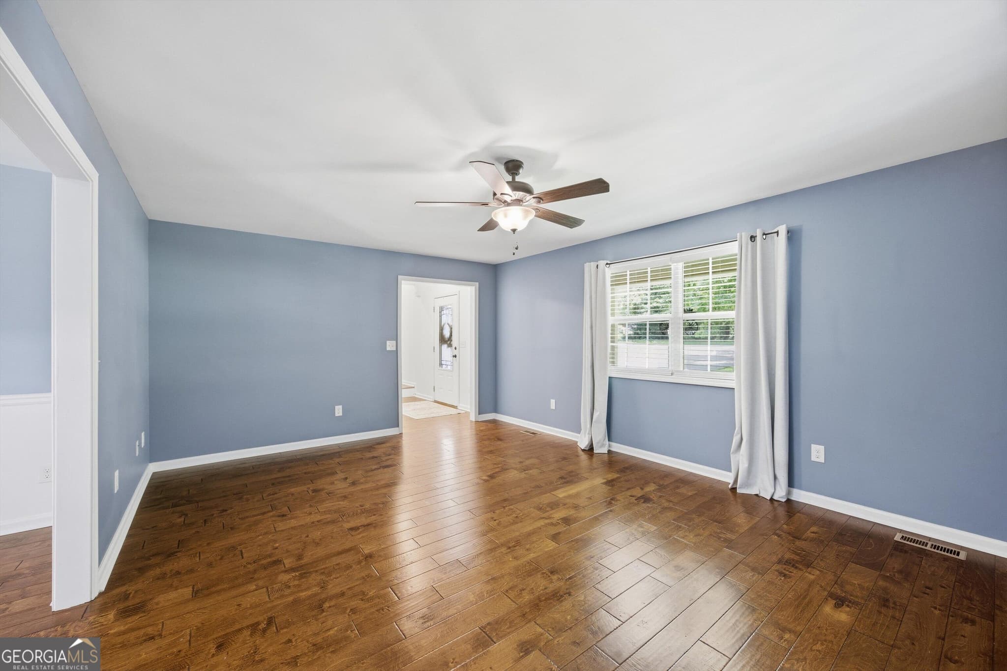 4 bedroom, 3.5 bathroom, 2,598 sq ft single family residence for rent at 117 S Forest Road, Chickamauga, GA 30707 for $2,700 a month — photo 8