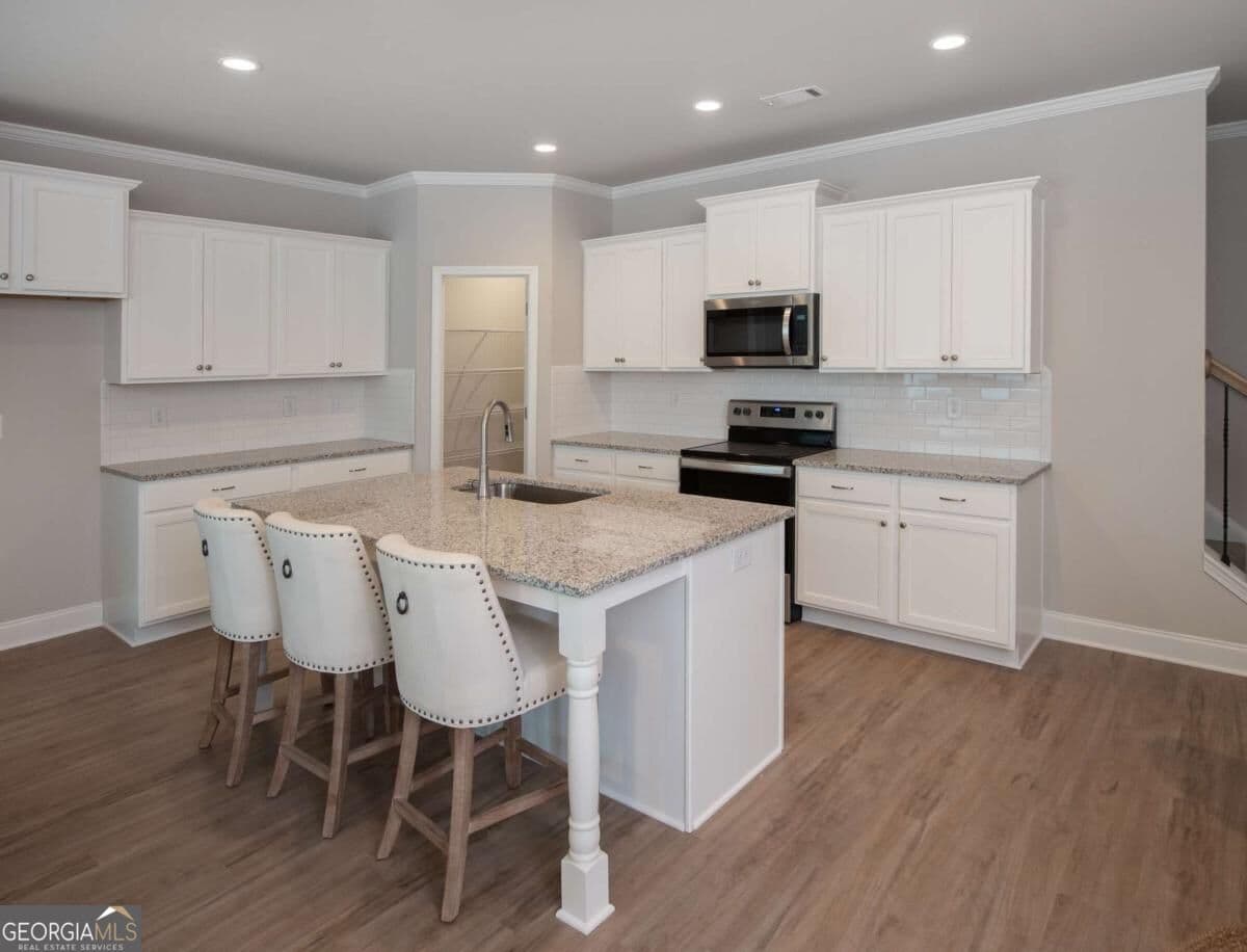 3 bedroom, 2.5 bathroom, 2,100 sq ft townhouse for sale at 5357 Gray Birch Bend 91, Flowery Branch, GA 30542 — photo 6