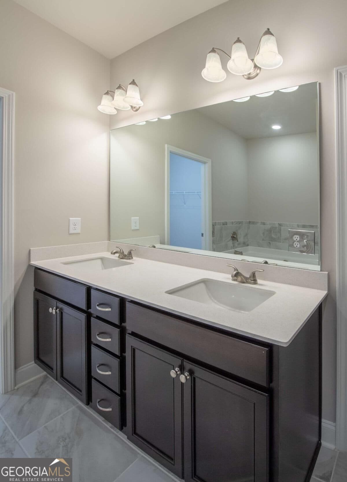 3 bedroom, 2.5 bathroom, 2,100 sq ft townhouse for sale at 5357 Gray Birch Bend 91, Flowery Branch, GA 30542 — photo 10