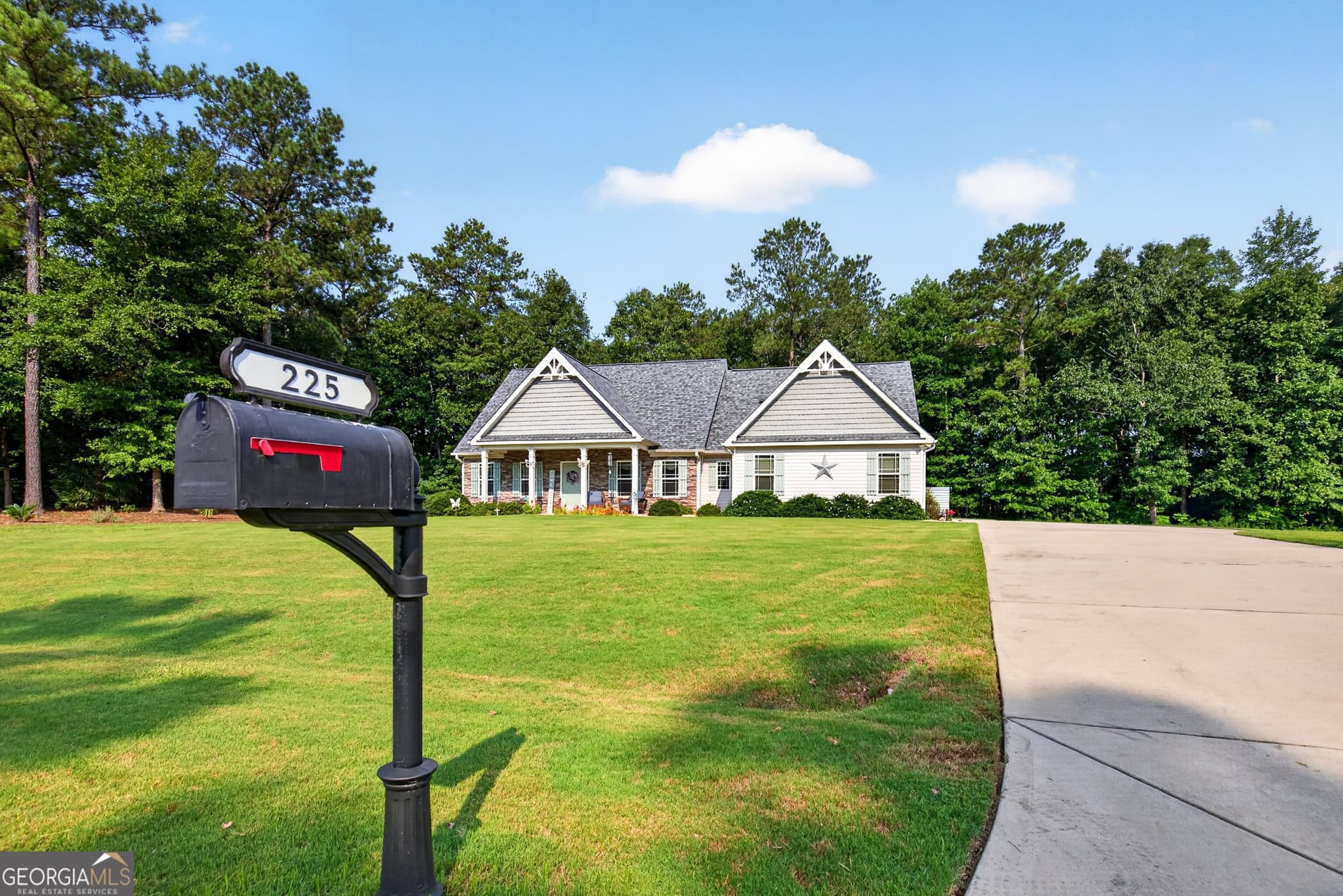 4 bedroom, 3 bathroom, 2,185 sq ft single family residence for sale at 225 Cole Forest Boulevard, Barnesville, GA 30204 — photo 5