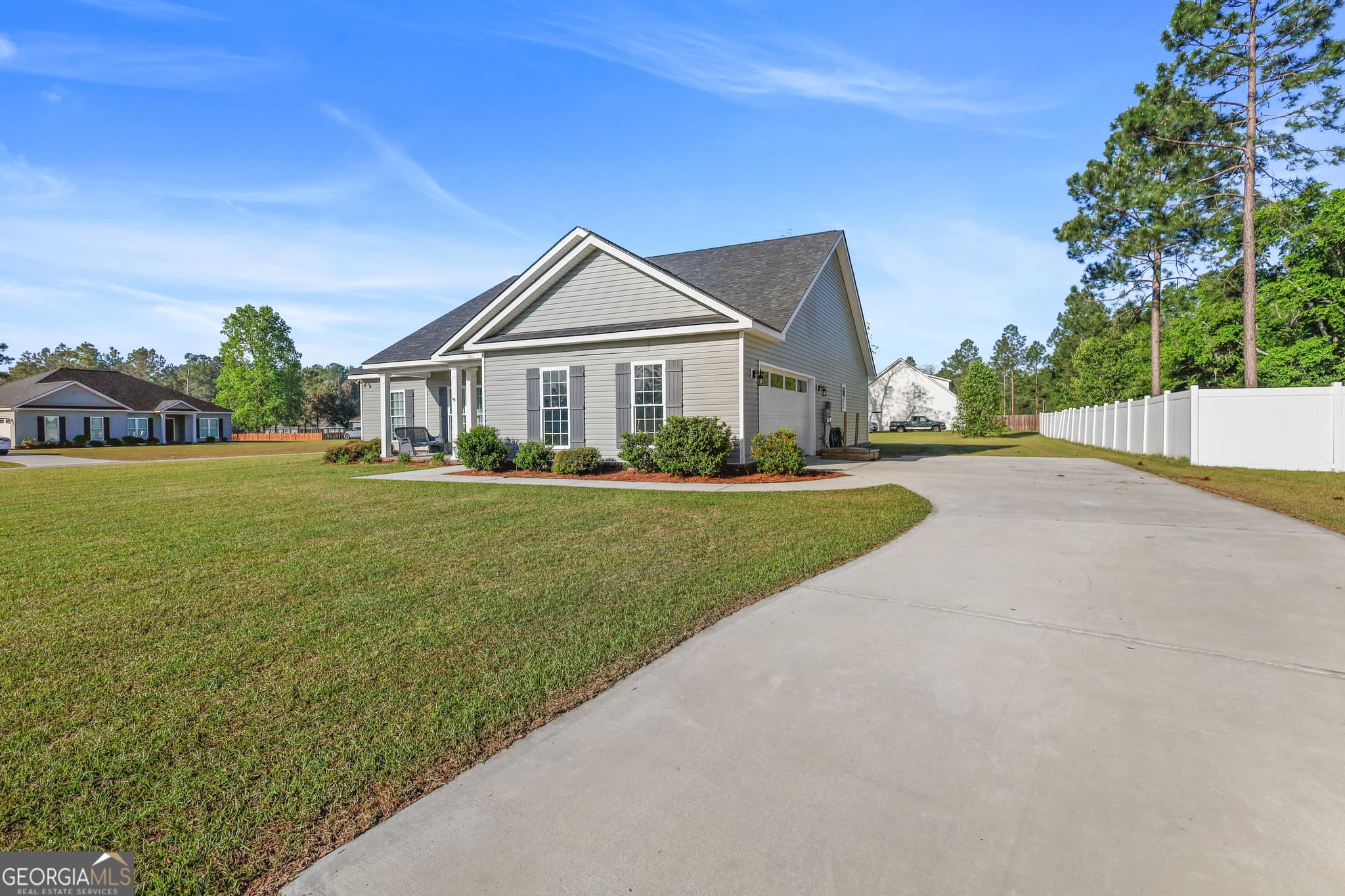 3 bedroom, 2 bathroom, 1,651 sq ft single family residence for sale at 301 Tallulah Bend, Ellabell, GA 31308 — photo 3