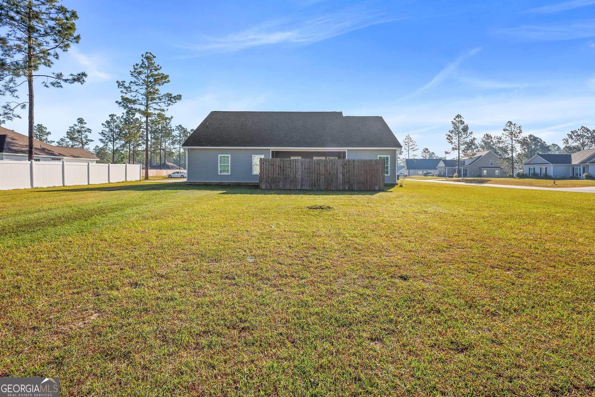 3 bedroom, 2 bathroom, 1,651 sq ft single family residence for sale at 301 Tallulah Bend, Ellabell, GA 31308 — photo 4