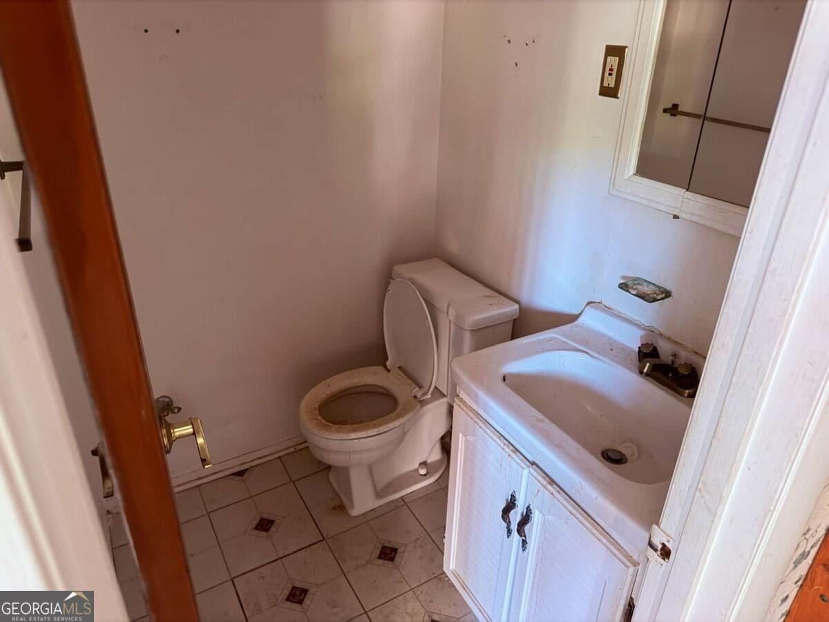 3 bedroom, 2.5 bathroom, 1,340 sq ft townhouse for sale at 4701 Flat Shoals Road 69B, Union City, GA 30291 — photo 5