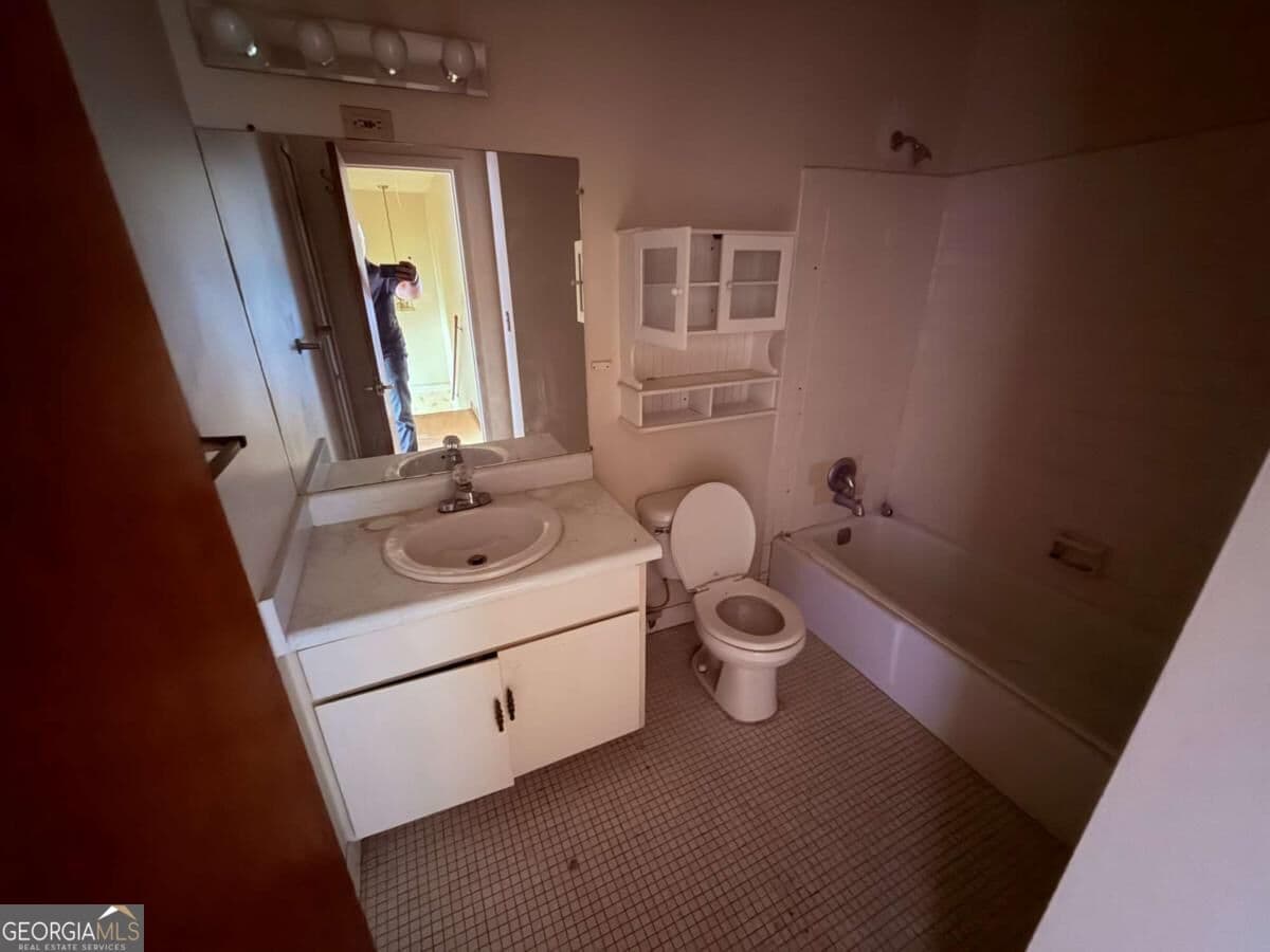 3 bedroom, 2.5 bathroom, 1,340 sq ft townhouse for sale at 4701 Flat Shoals Road 69B, Union City, GA 30291 — photo 10