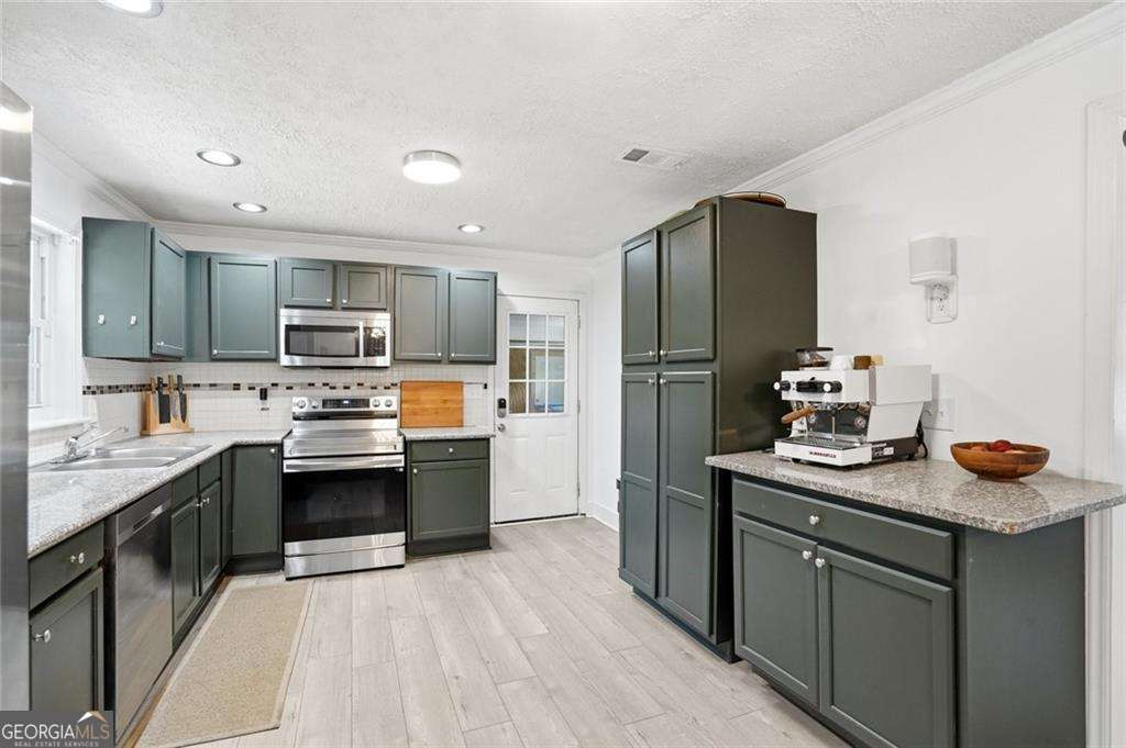 5 bedroom, 3 bathroom, 2,566 sq ft single family residence for rent at 1720 Mary Lou Lane, Atlanta, GA 30316 for $3,000 a month — photo 8