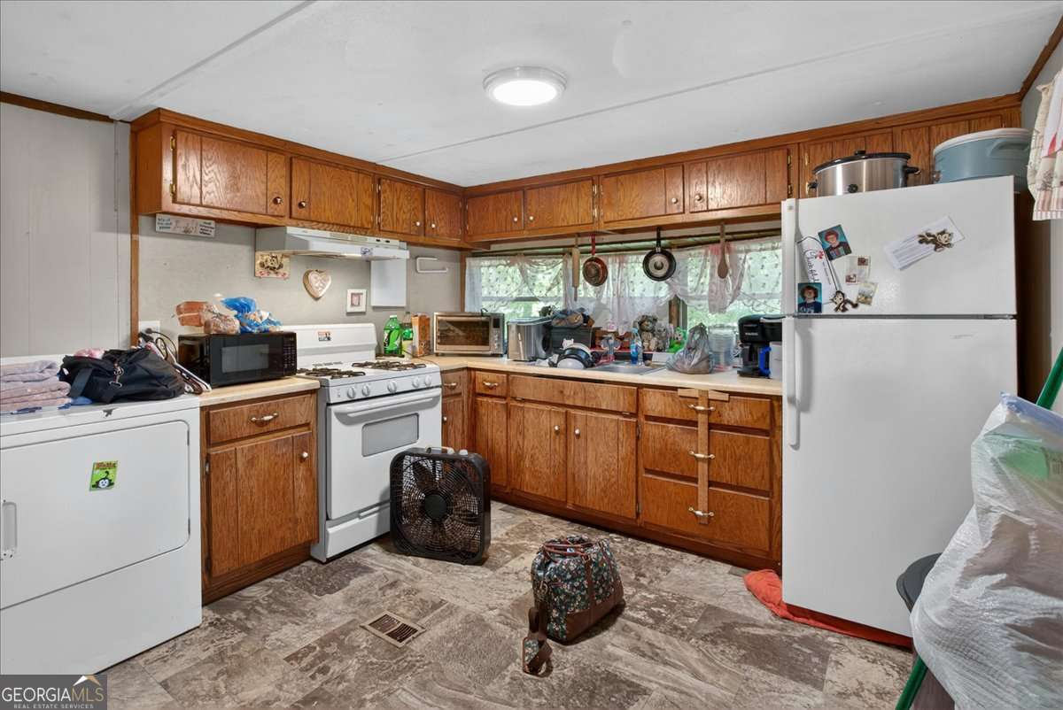 2 bedroom, 1 bathroom, 650 sq ft manufactured home,single family residence for sale at 2024 Ball Ground Highway, Canton, GA 30114 — photo 9
