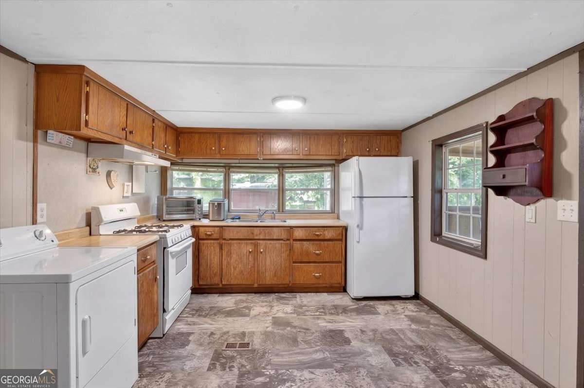 2 bedroom, 1 bathroom, 650 sq ft manufactured home,single family residence for sale at 2024 Ball Ground Highway, Canton, GA 30114 — photo 10