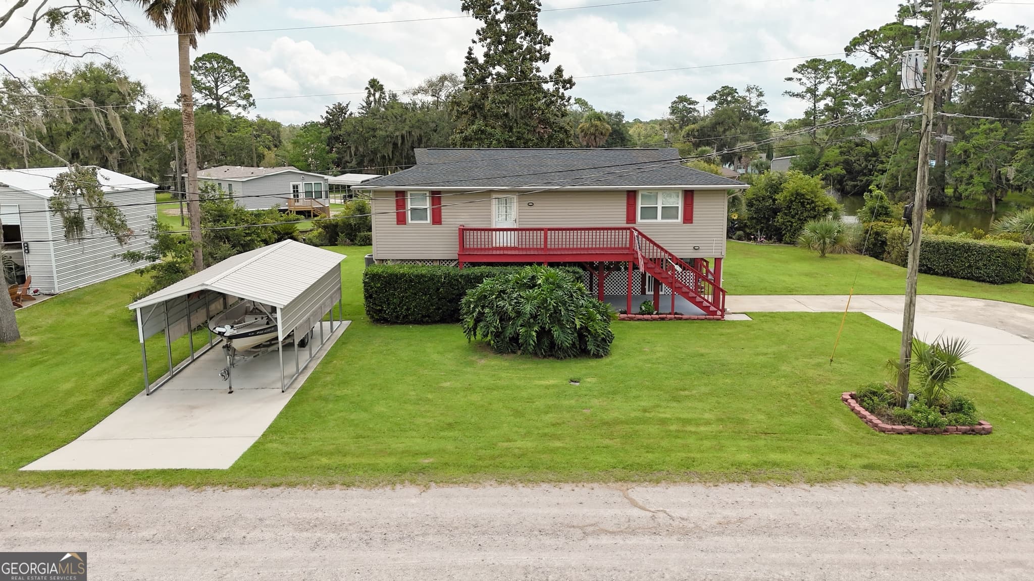 2 bedroom, 2 bathroom, 1,056 sq ft single family residence for sale at 276 Circle Drive, Midway, GA 31320