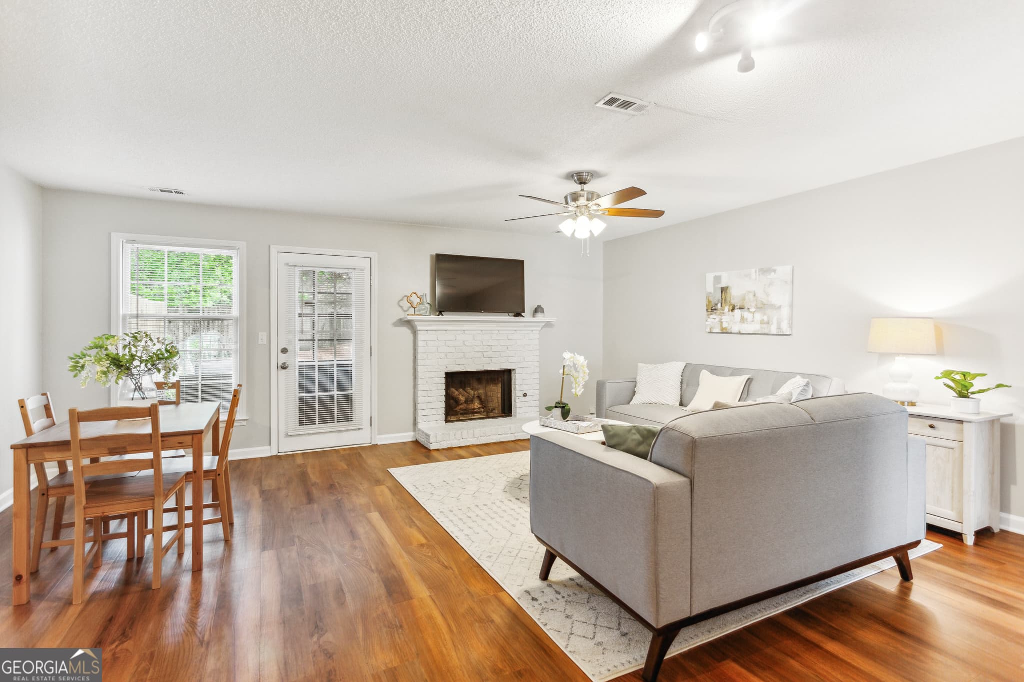 2 bedroom, 2.5 bathroom, 1,292 sq ft townhouse for rent at 1166 Magnolia Way, Smyrna, GA 30082 for $2,200 a month — photo 2