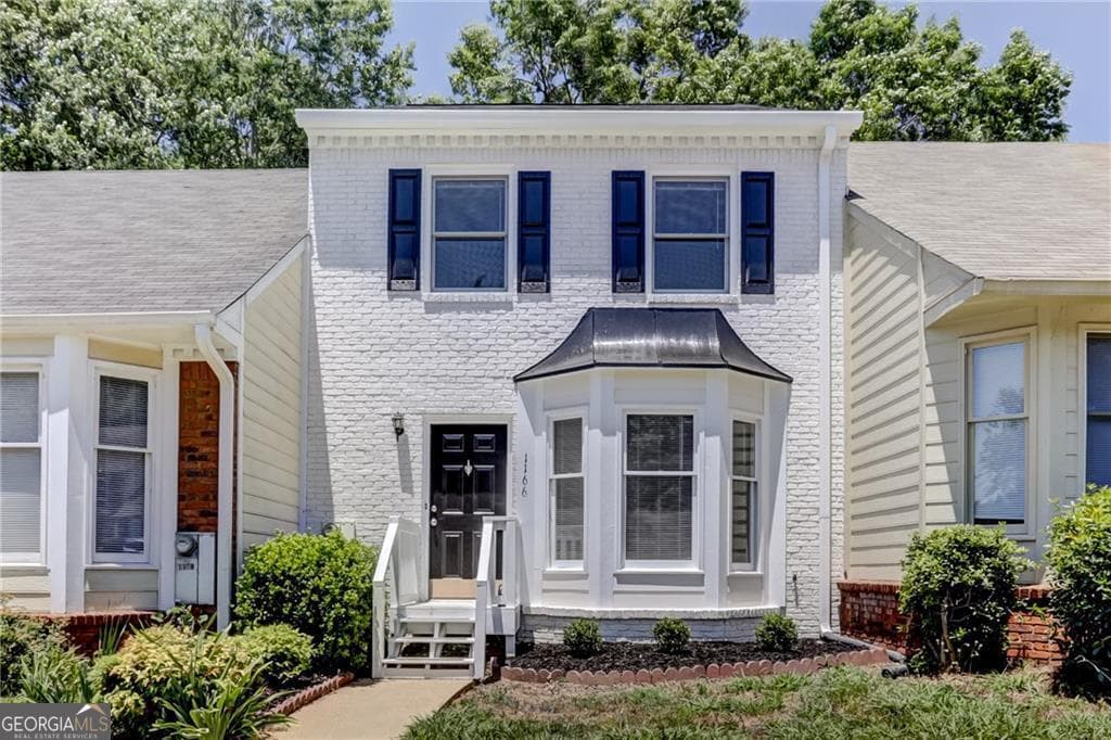2 bedroom, 2.5 bathroom, 1,292 sq ft townhouse for rent at 1166 Magnolia Way, Smyrna, GA 30082 for $2,200 a month — photo 1 of 26