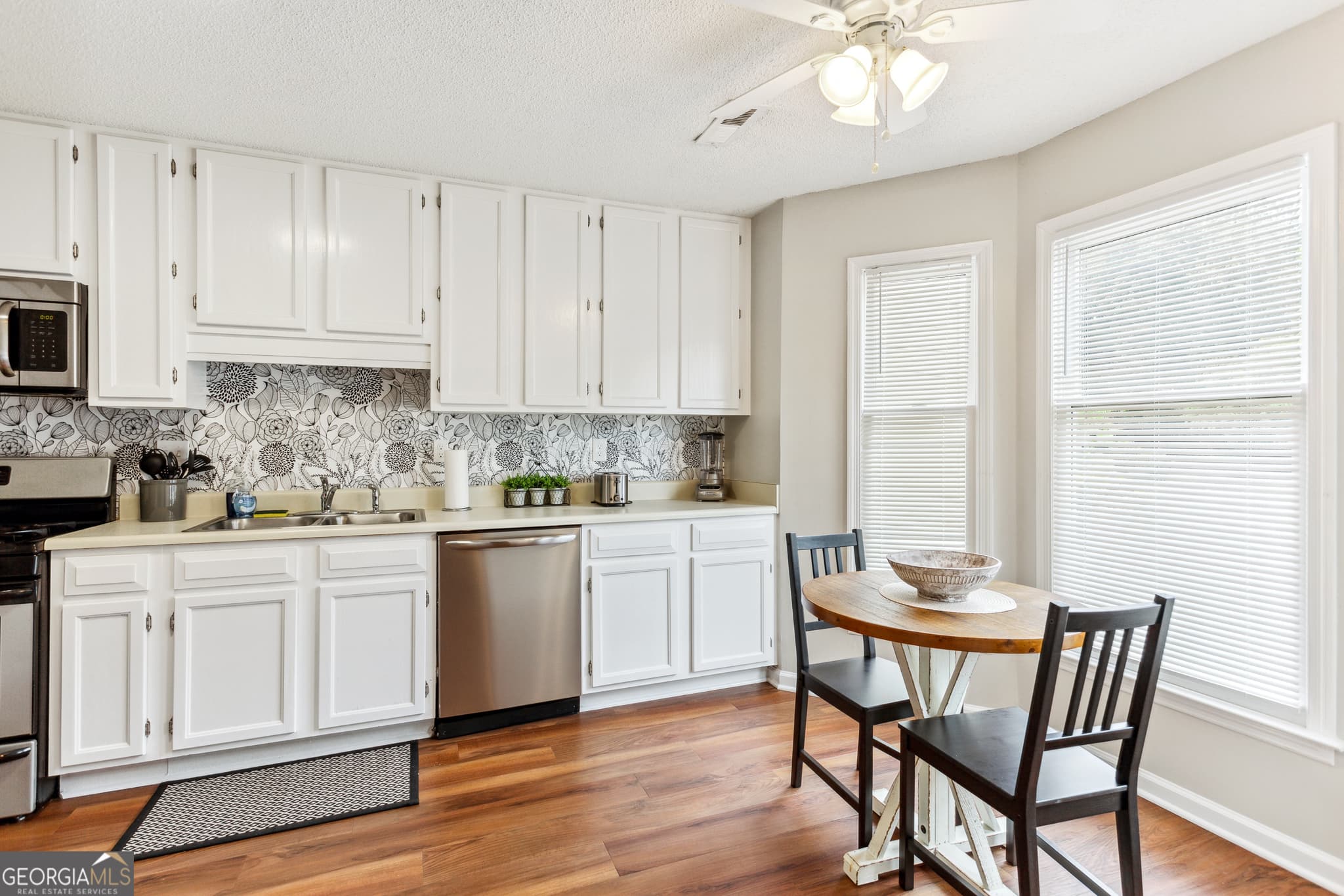 2 bedroom, 2.5 bathroom, 1,292 sq ft townhouse for rent at 1166 Magnolia Way, Smyrna, GA 30082 for $2,200 a month — photo 8