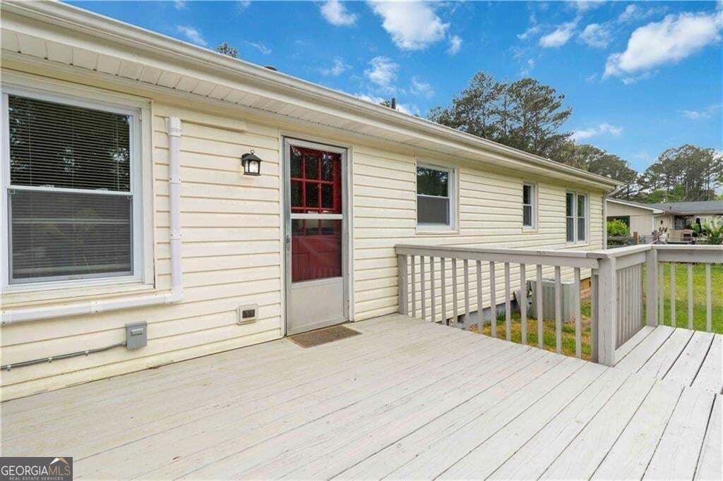 3 bedroom, 2 bathroom single family residence for rent at 3040 Land Road, Alpharetta, GA 30004 for $2,500 a month — photo 3