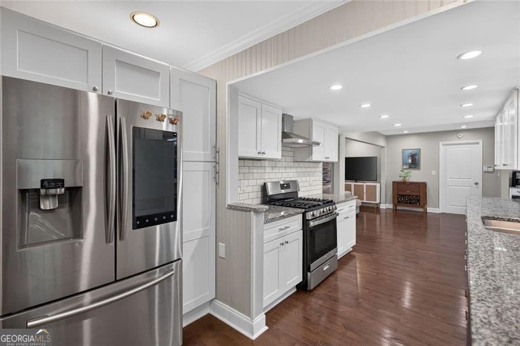 4 bedroom, 2.5 bathroom, 3,703 sq ft single family residence for sale at 4371 Vintage Lane, Dunwoody, GA 30338 — photo 5