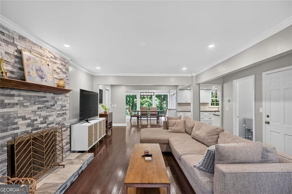 4 bedroom, 2.5 bathroom, 3,703 sq ft single family residence for sale at 4371 Vintage Lane, Dunwoody, GA 30338 — photo 9