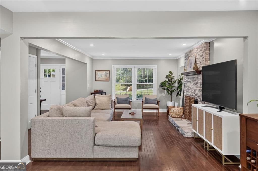 4 bedroom, 2.5 bathroom, 3,703 sq ft single family residence for sale at 4371 Vintage Lane, Dunwoody, GA 30338 — photo 10