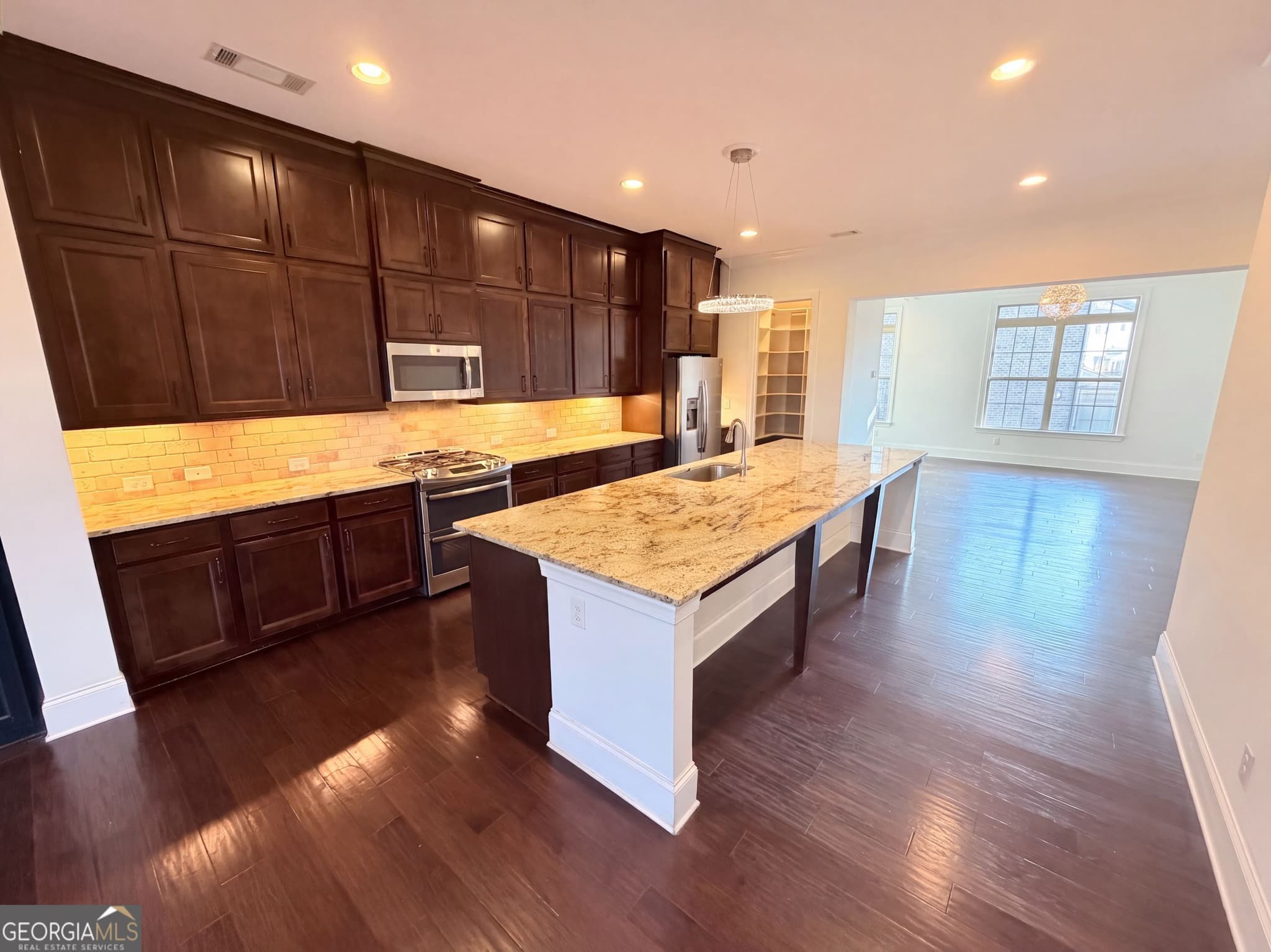 4 bedroom, 3.5 bathroom, 3,459 sq ft townhouse for sale at 2256 Royal Vineyard Lane, Smyrna, GA 30080 — photo 2