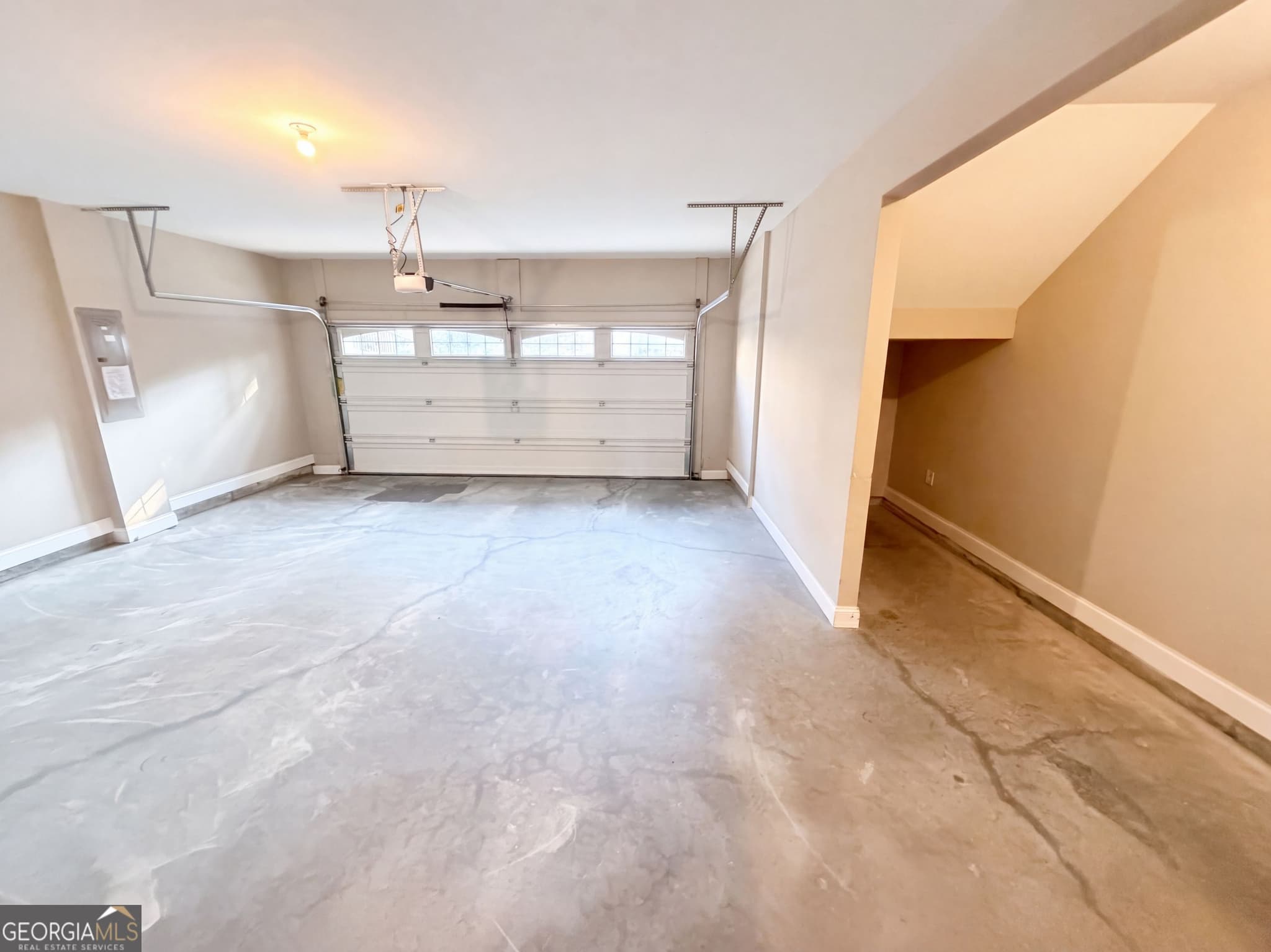 4 bedroom, 3.5 bathroom, 3,459 sq ft townhouse for sale at 2256 Royal Vineyard Lane, Smyrna, GA 30080 — photo 6