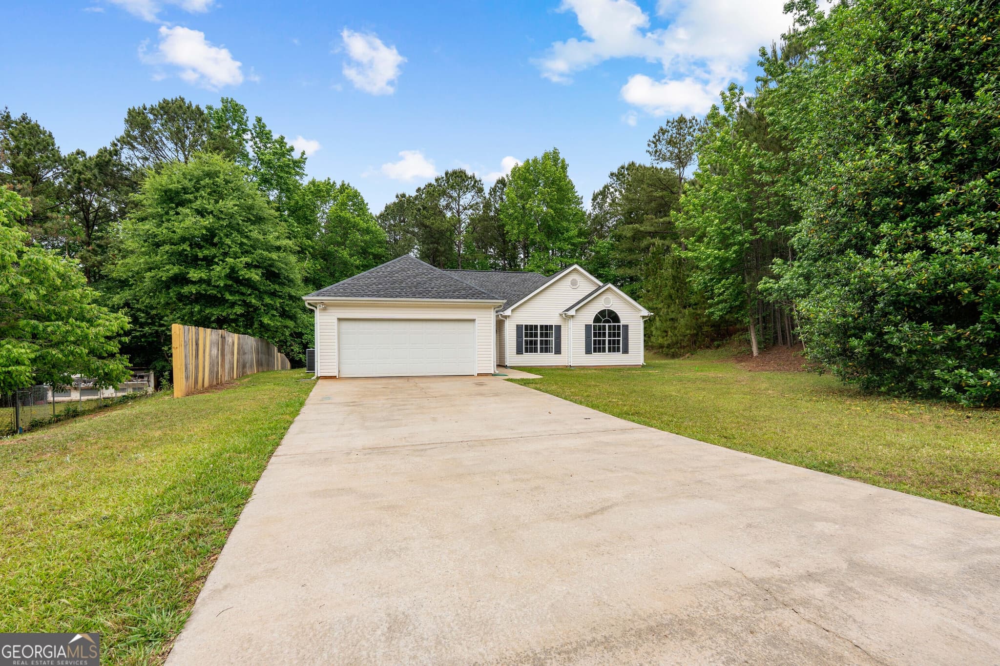 3 bedroom, 2 bathroom, 1,460 sq ft single family residence sold at 15 Caledon Court, Newnan, GA 30263