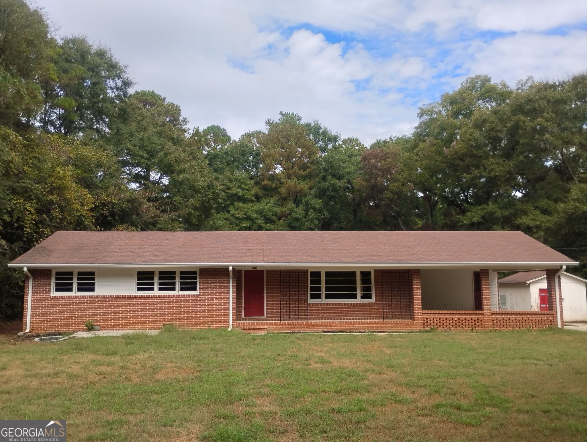 4 bedroom, 3 bathroom, 2,135 sq ft single family residence for sale at 318 W Main Street, Rutledge, GA 30663 — photo 1 of 42