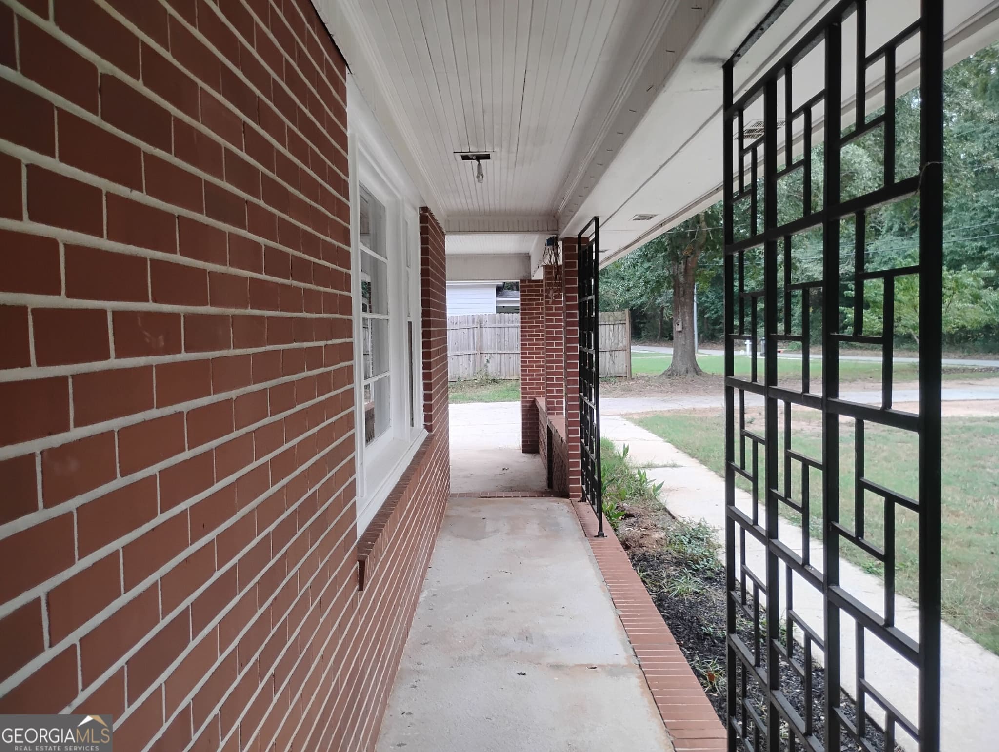 4 bedroom, 3 bathroom, 2,135 sq ft single family residence for sale at 318 W Main Street, Rutledge, GA 30663 — photo 4