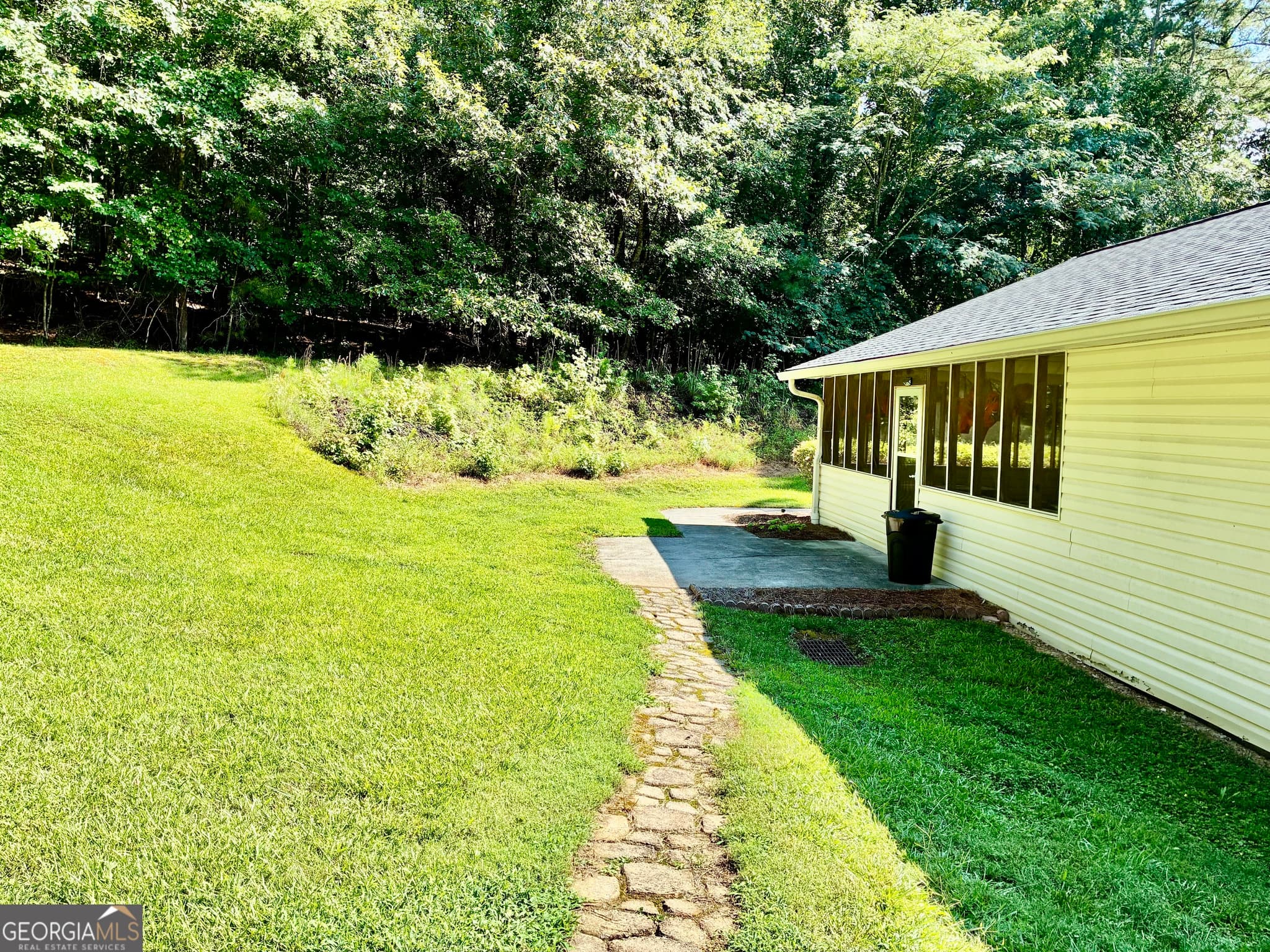 4 bedroom, 3 bathroom, 2,320 sq ft single family residence for sale at 334 Armuchee Trail, Rome, GA 30165 — photo 3