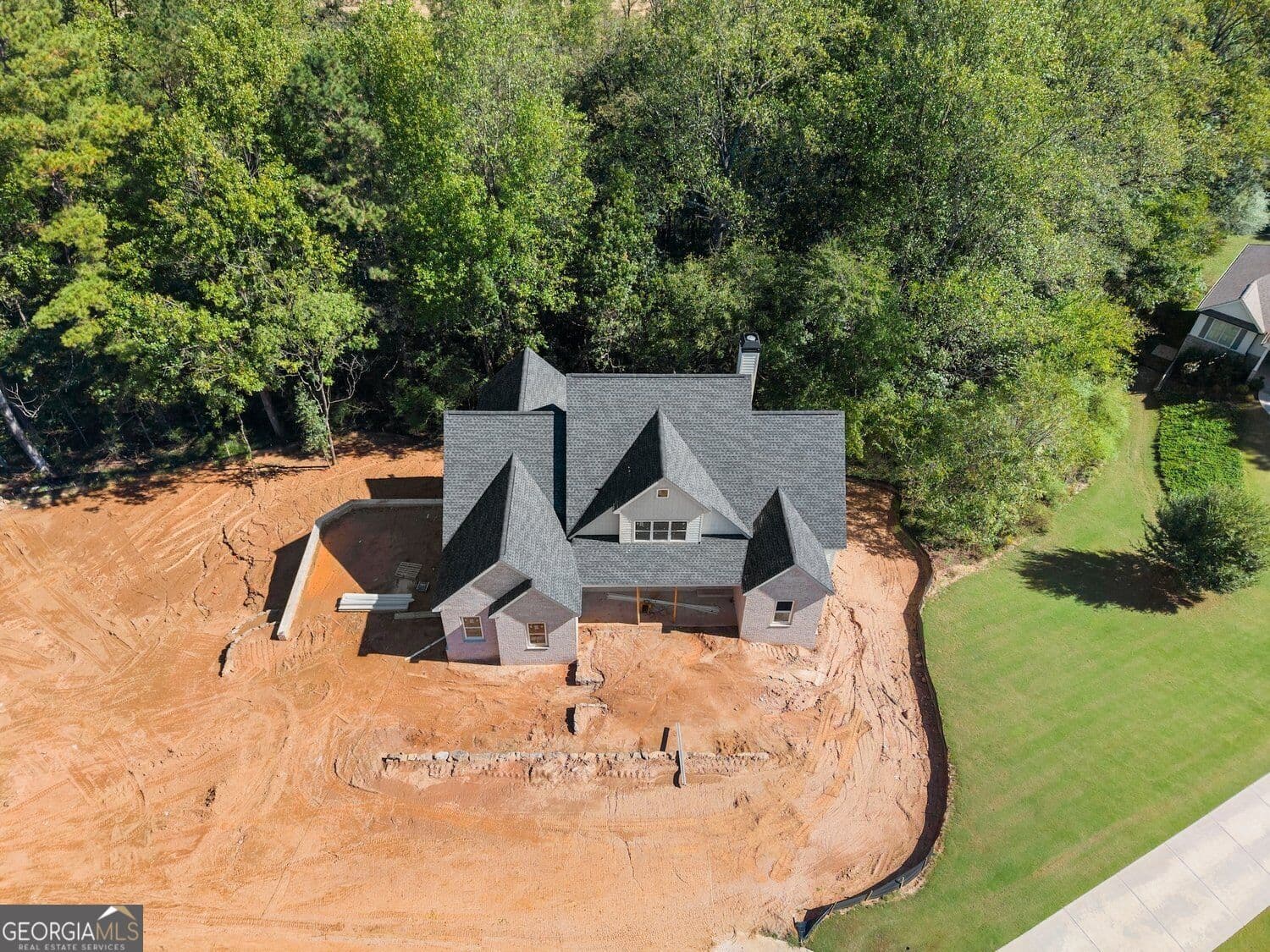 5 bedroom, 3.5 bathroom, 3,403 sq ft single family residence for sale at 5834 Abbey View Court, Clermont, GA 30527 — photo 3