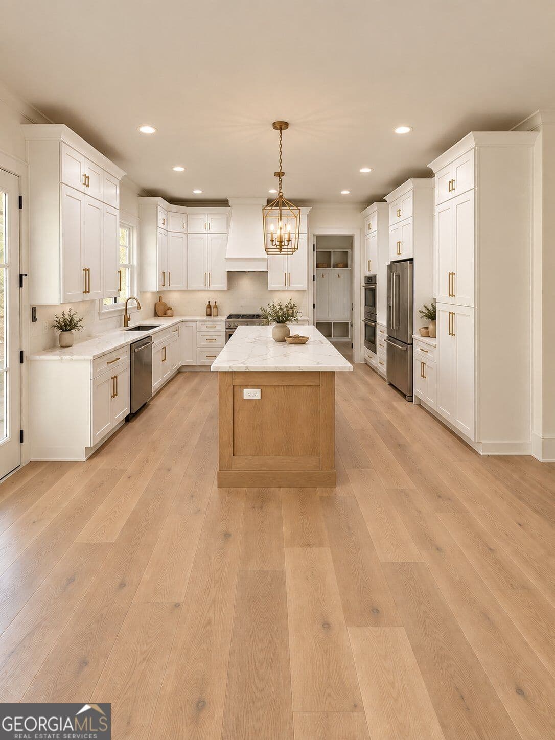 5 bedroom, 3.5 bathroom, 3,403 sq ft single family residence for sale at 5834 Abbey View Court, Clermont, GA 30527 — photo 9