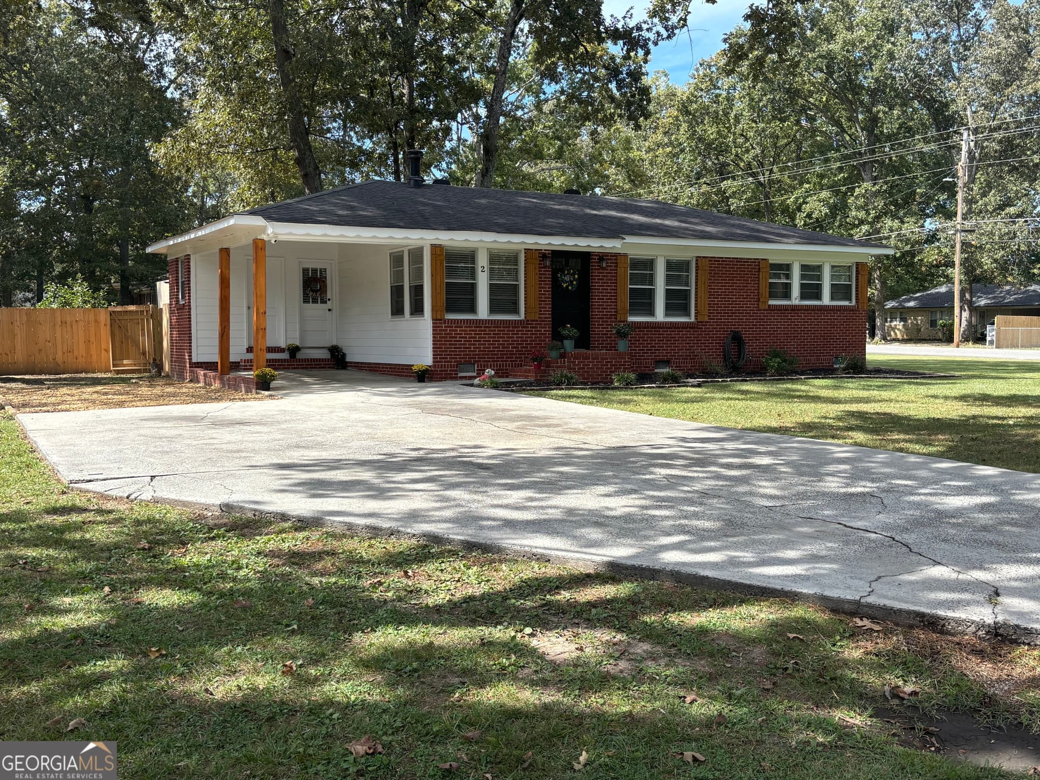 3 bedroom, 1 bathroom, 957 sq ft single family residence sold at 2 Sandy Beach Terrace, Rome, GA 30165