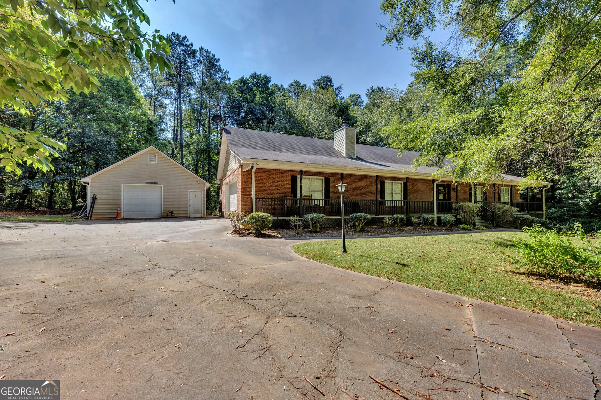 3 bedroom, 2 bathroom, 1,892 sq ft single family residence for sale at 29 Bluejay Court, Monticello, GA 31064 — photo 1 of 50