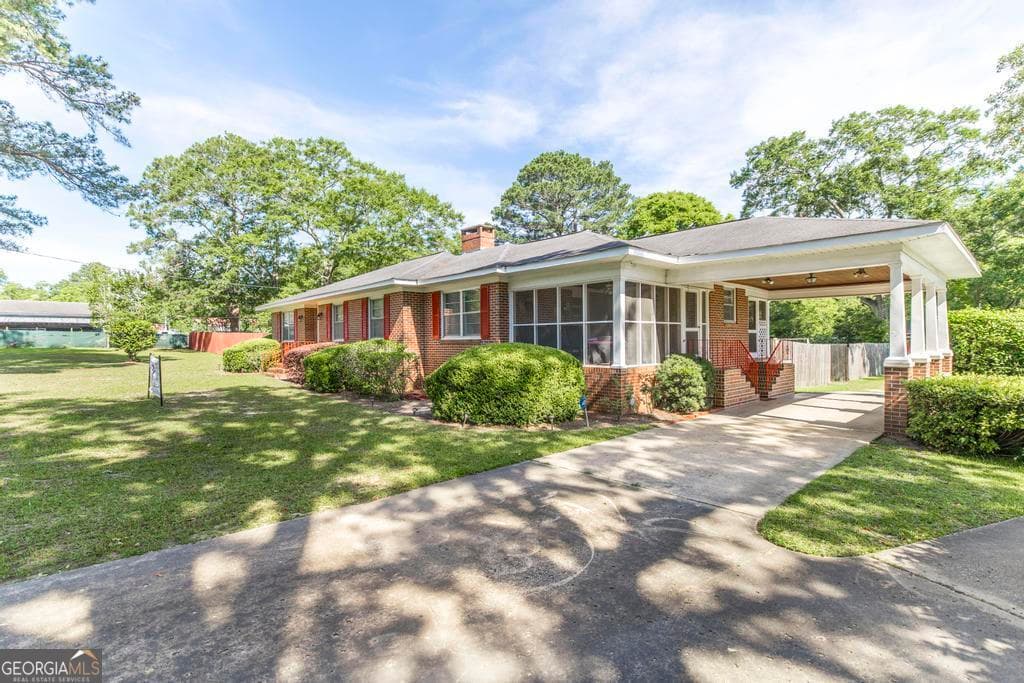 3 bedroom, 2 bathroom, 1,717 sq ft single family residence under contract at 304 Broad Street # 719, Hawkinsville, GA 31036 — photo 2