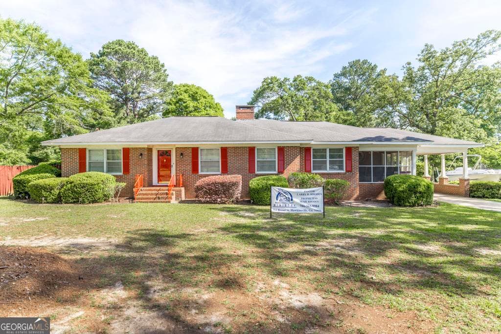 3 bedroom, 2 bathroom, 1,717 sq ft single family residence under contract at 304 Broad Street # 719, Hawkinsville, GA 31036