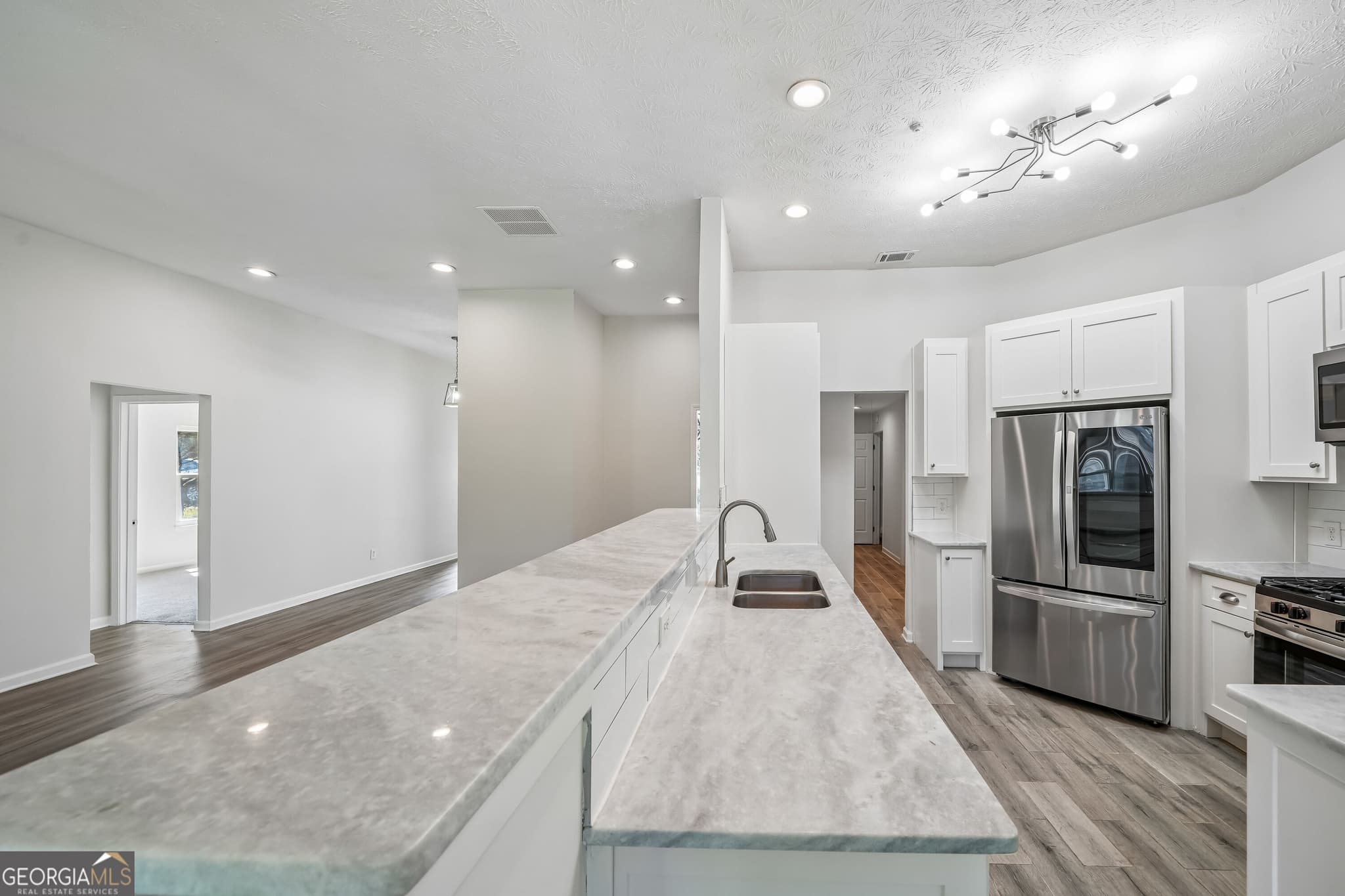 3 bedroom, 2.5 bathroom, 2,481 sq ft single family residence for sale at 3725 Bradford Walk Trail, Buford, GA 30519 — photo 2