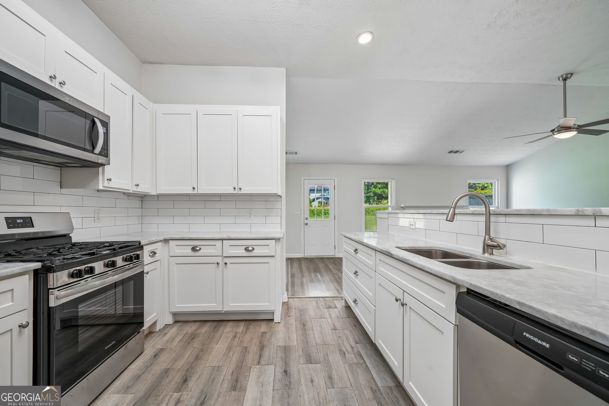 3 bedroom, 2.5 bathroom, 2,481 sq ft single family residence for sale at 3725 Bradford Walk Trail, Buford, GA 30519 — photo 6