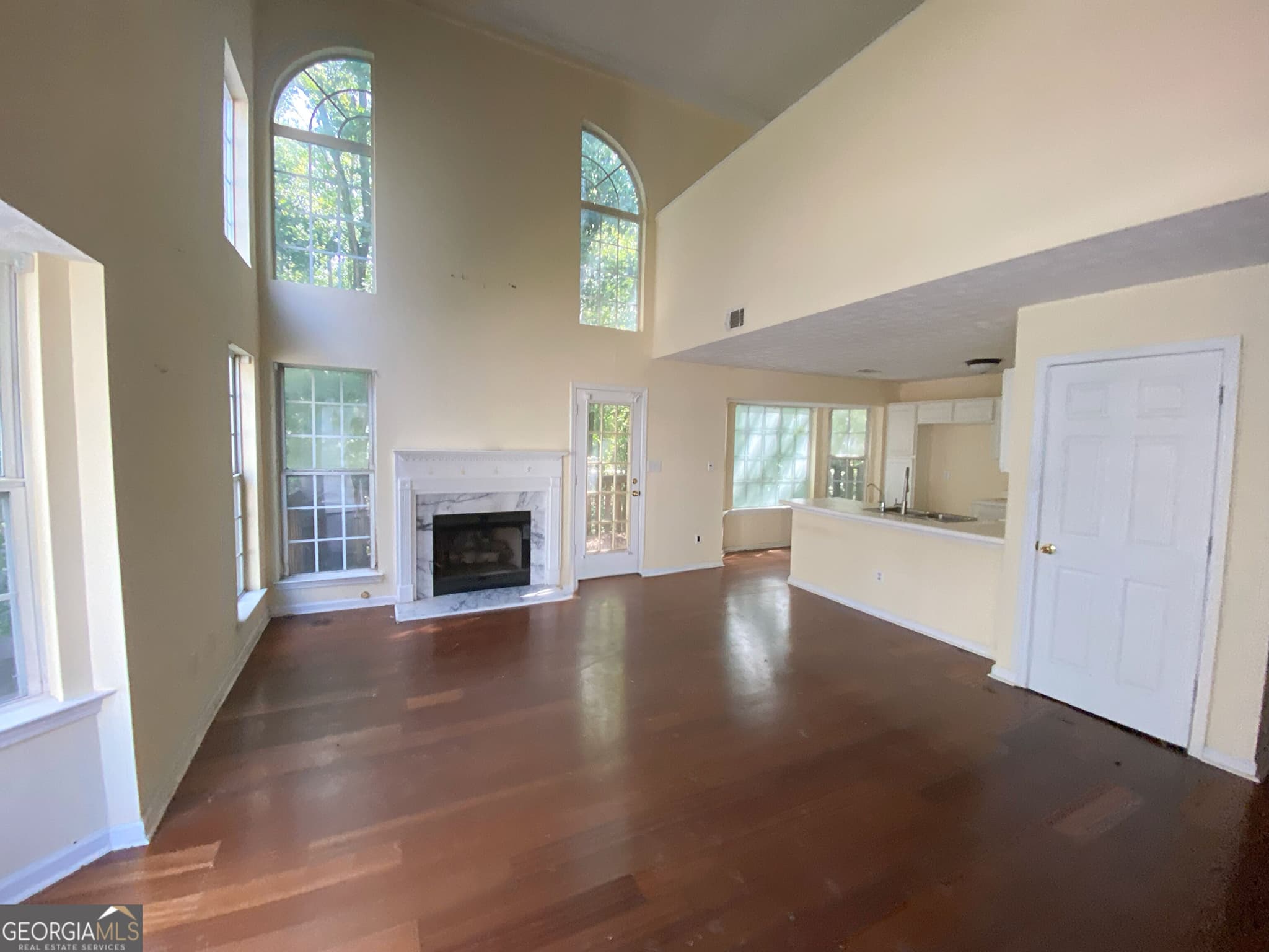 2 bedroom, 2 bathroom, 1,676 sq ft single family residence for sale at 6514 Charter Way, Lithonia, GA 30058 — photo 3
