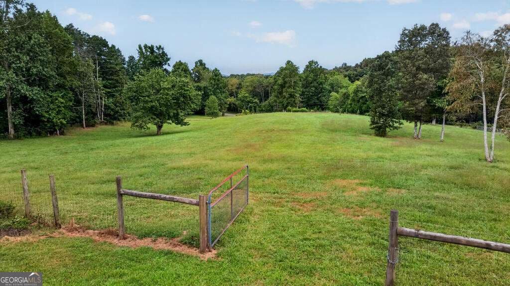 3 bedroom, 3 bathroom, 2,240 sq ft cabin,single family residence for sale at 210 W Pierceville Road, Mccaysville, GA 30555 — photo 3