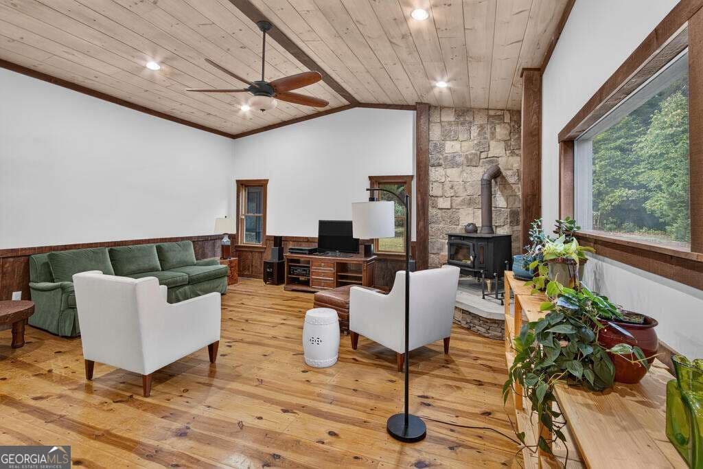 3 bedroom, 3 bathroom, 2,240 sq ft cabin,single family residence for sale at 210 W Pierceville Road, Mccaysville, GA 30555 — photo 5