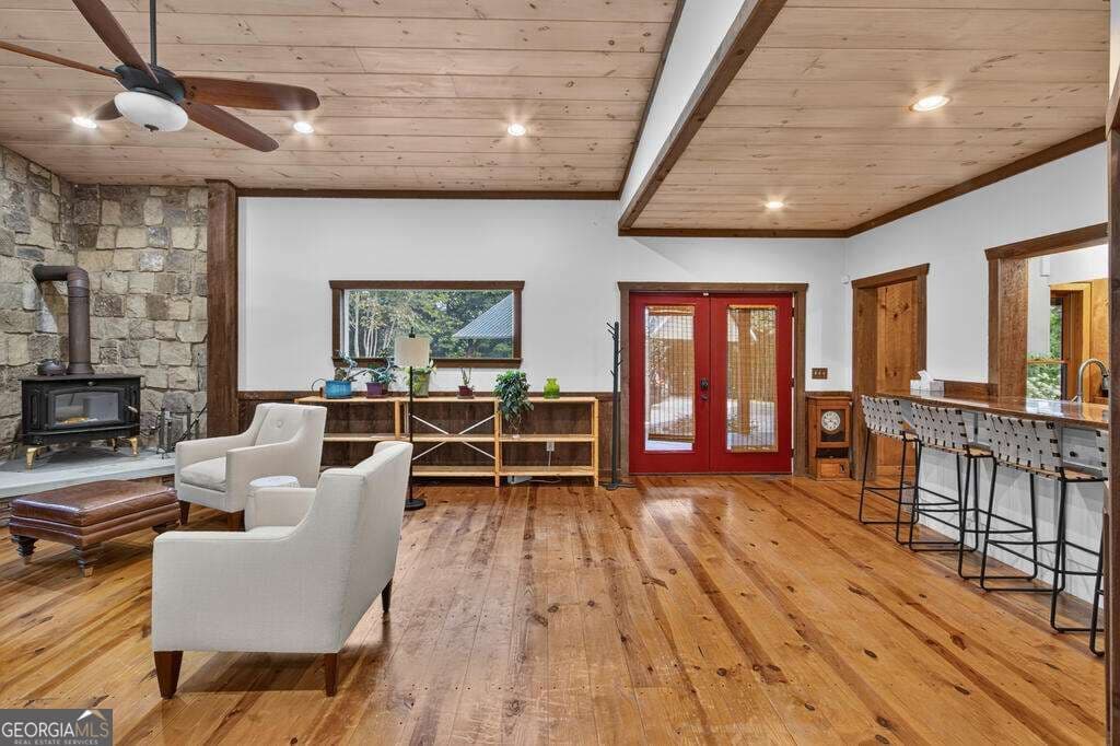 3 bedroom, 3 bathroom, 2,240 sq ft cabin,single family residence for sale at 210 W Pierceville Road, Mccaysville, GA 30555 — photo 8