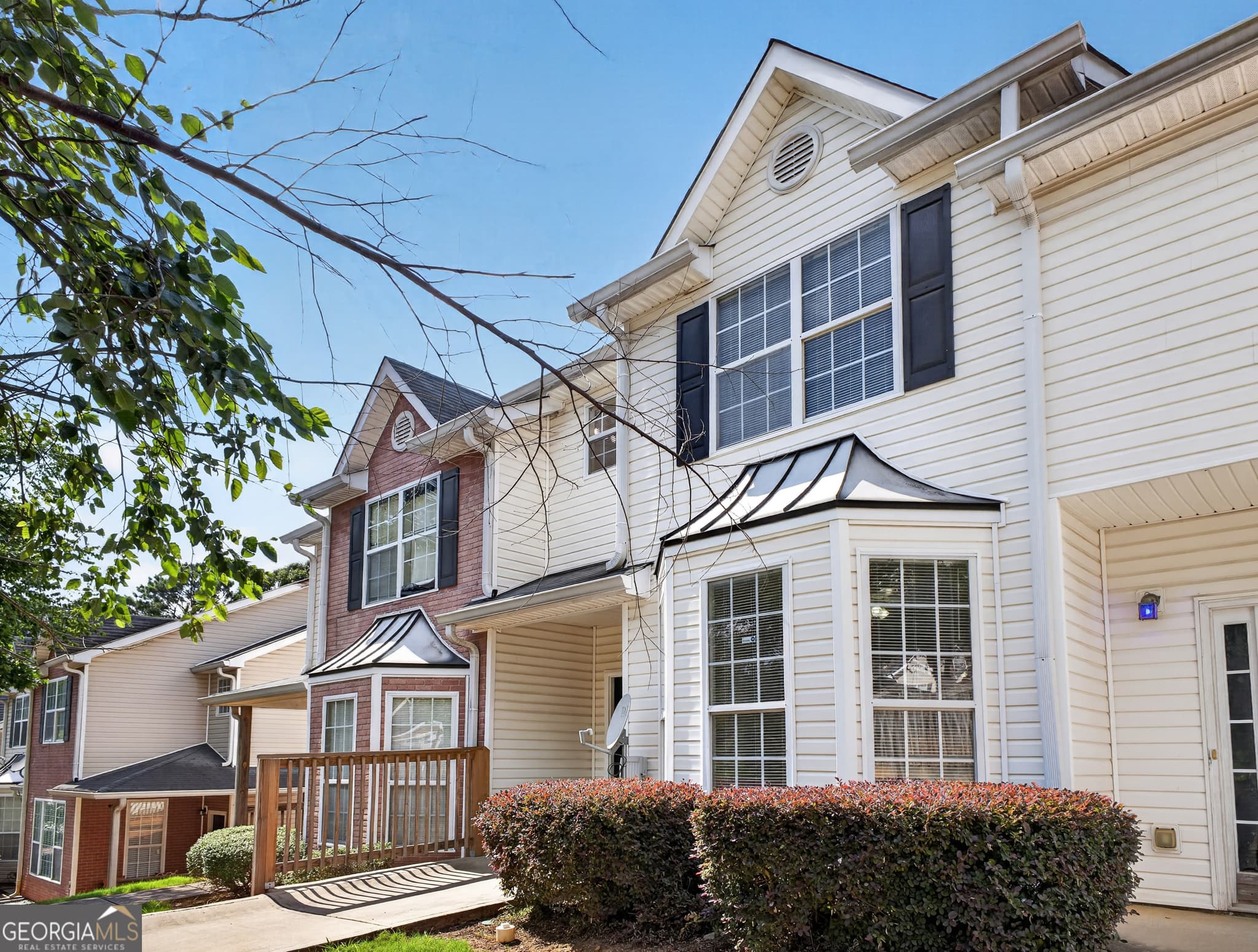 3 bedroom, 2.5 bathroom townhouse for rent at 1471 Riverrock Trail, Riverdale, GA 30296 for $1,800 a month — photo 2