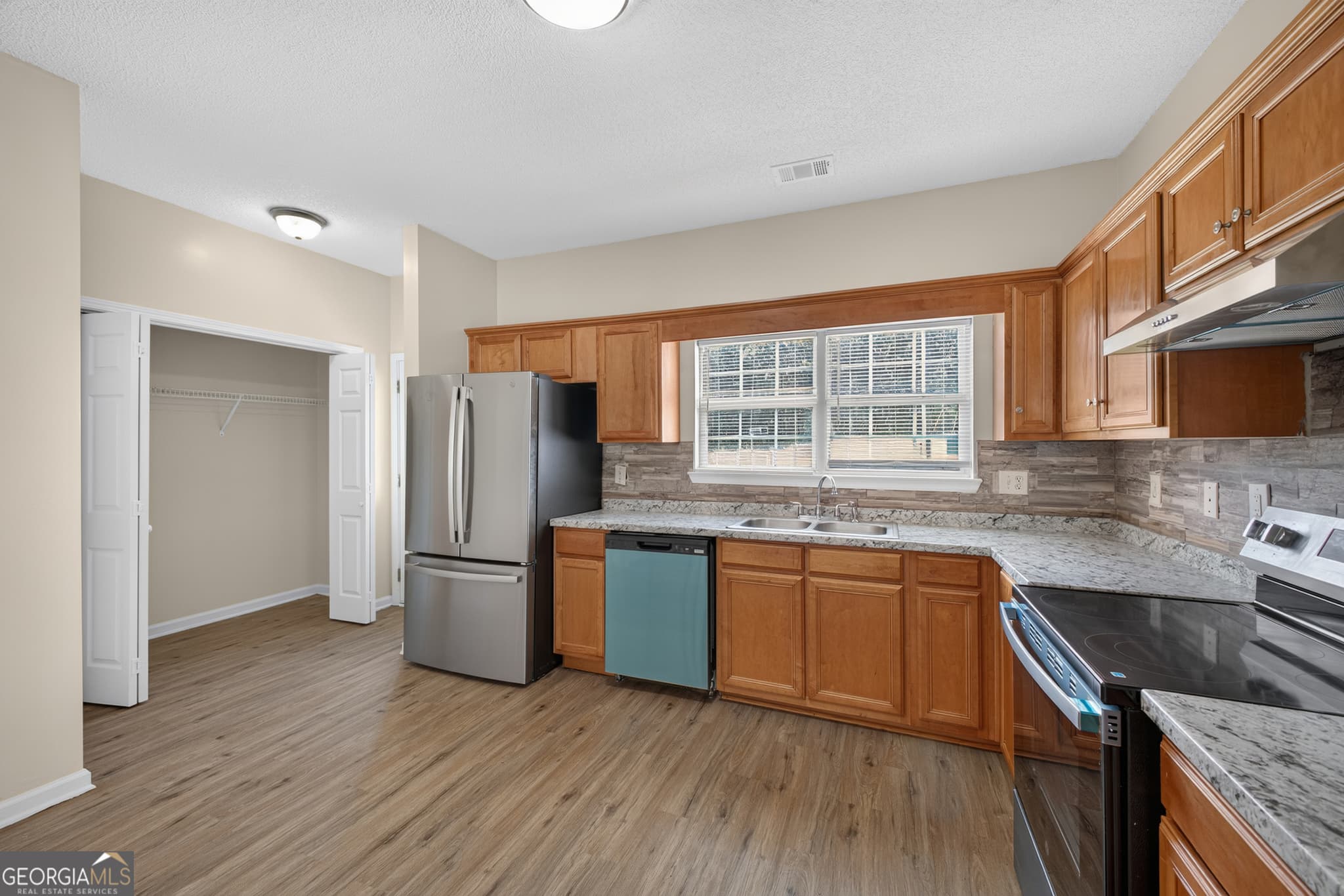 3 bedroom, 2.5 bathroom townhouse for rent at 1471 Riverrock Trail, Riverdale, GA 30296 for $1,800 a month — photo 6