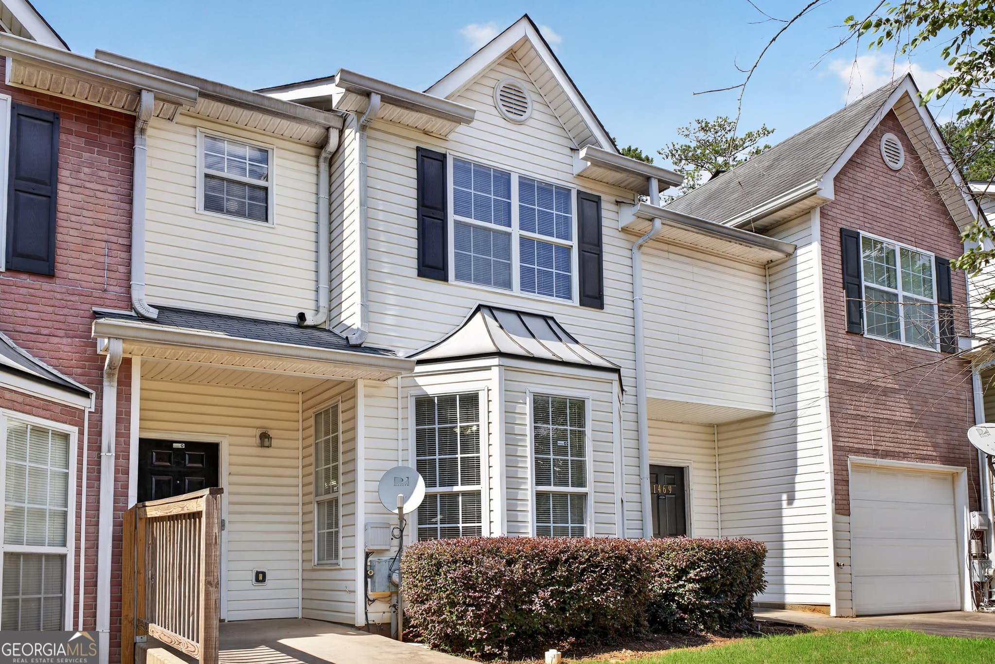 3 bedroom, 2.5 bathroom townhouse for rent at 1471 Riverrock Trail, Riverdale, GA 30296 for $1,800 a month — photo 3