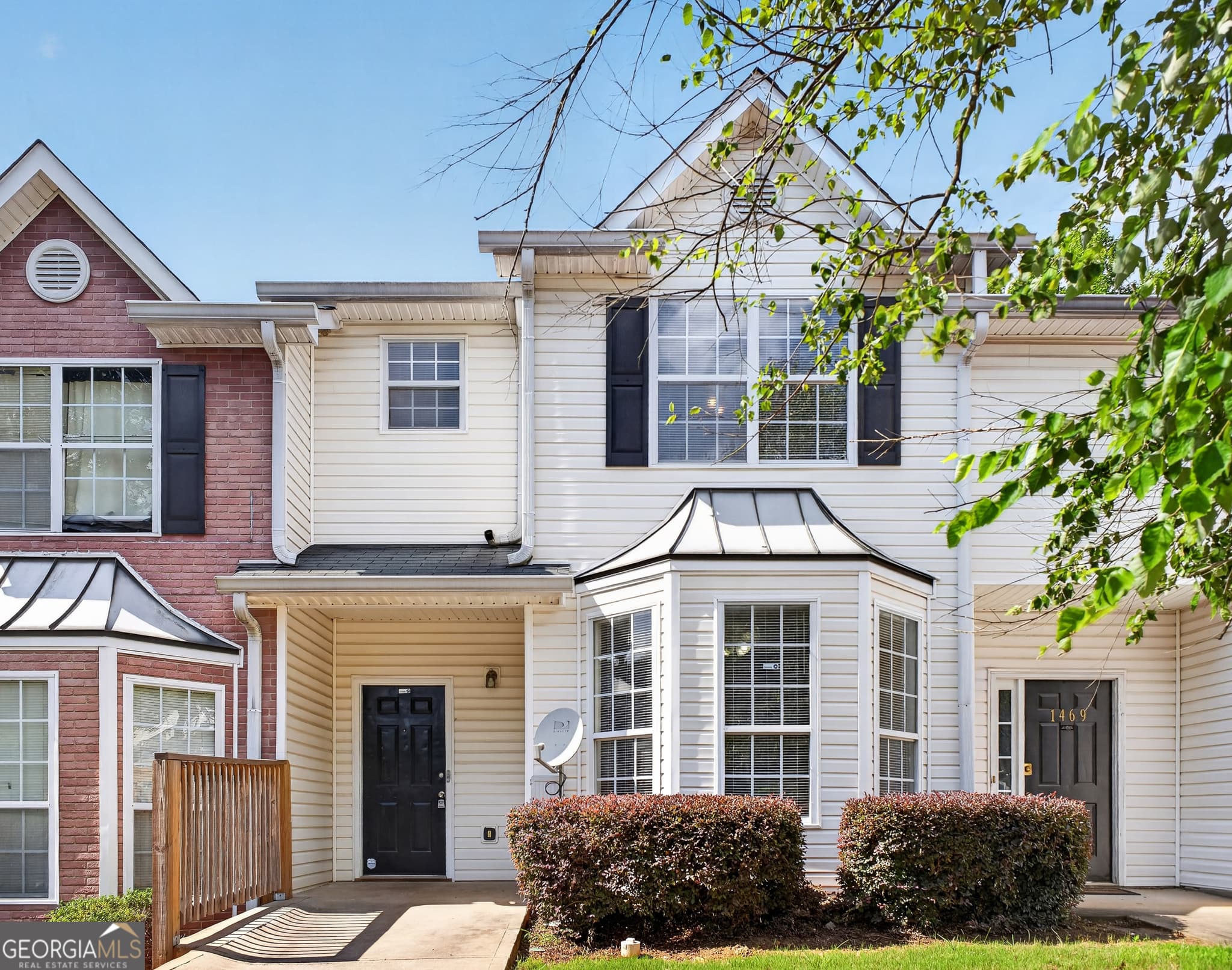 3 bedroom, 2.5 bathroom townhouse for rent at 1471 Riverrock Trail, Riverdale, GA 30296 for $1,800 a month