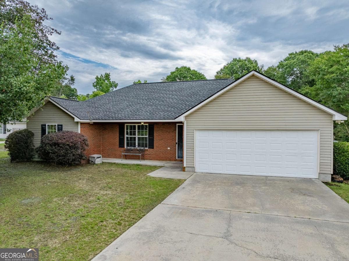 3 bedroom, 2 bathroom, 1,505 sq ft single family residence sold at 8 Edinburgh, Tifton, GA 31794